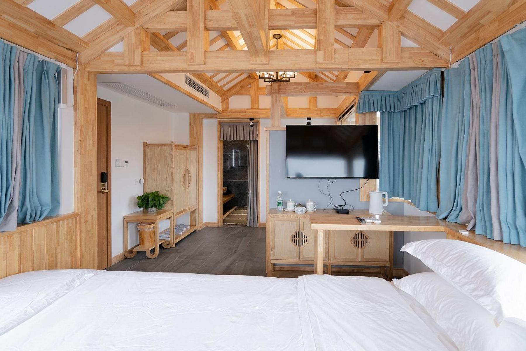Deluxe Double Room with Bath photo 2