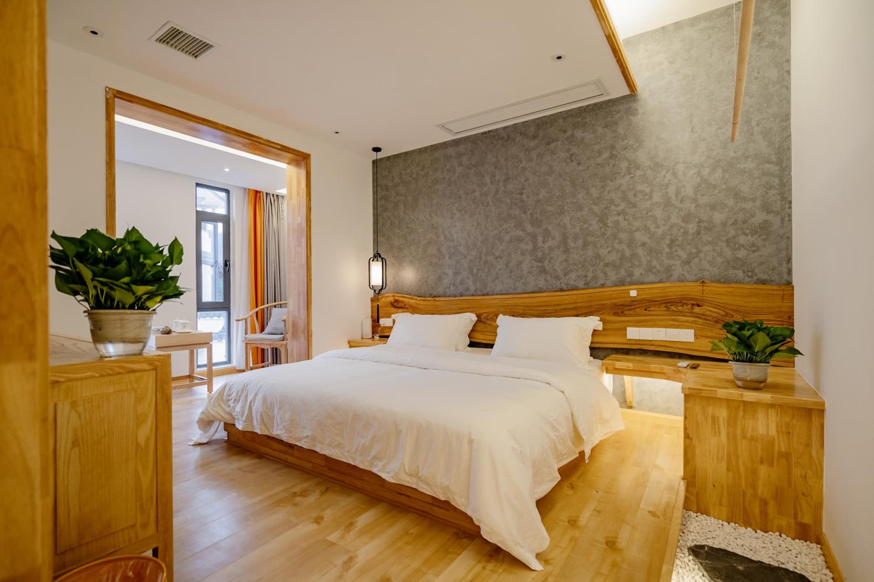 Superior King Suite photo 1