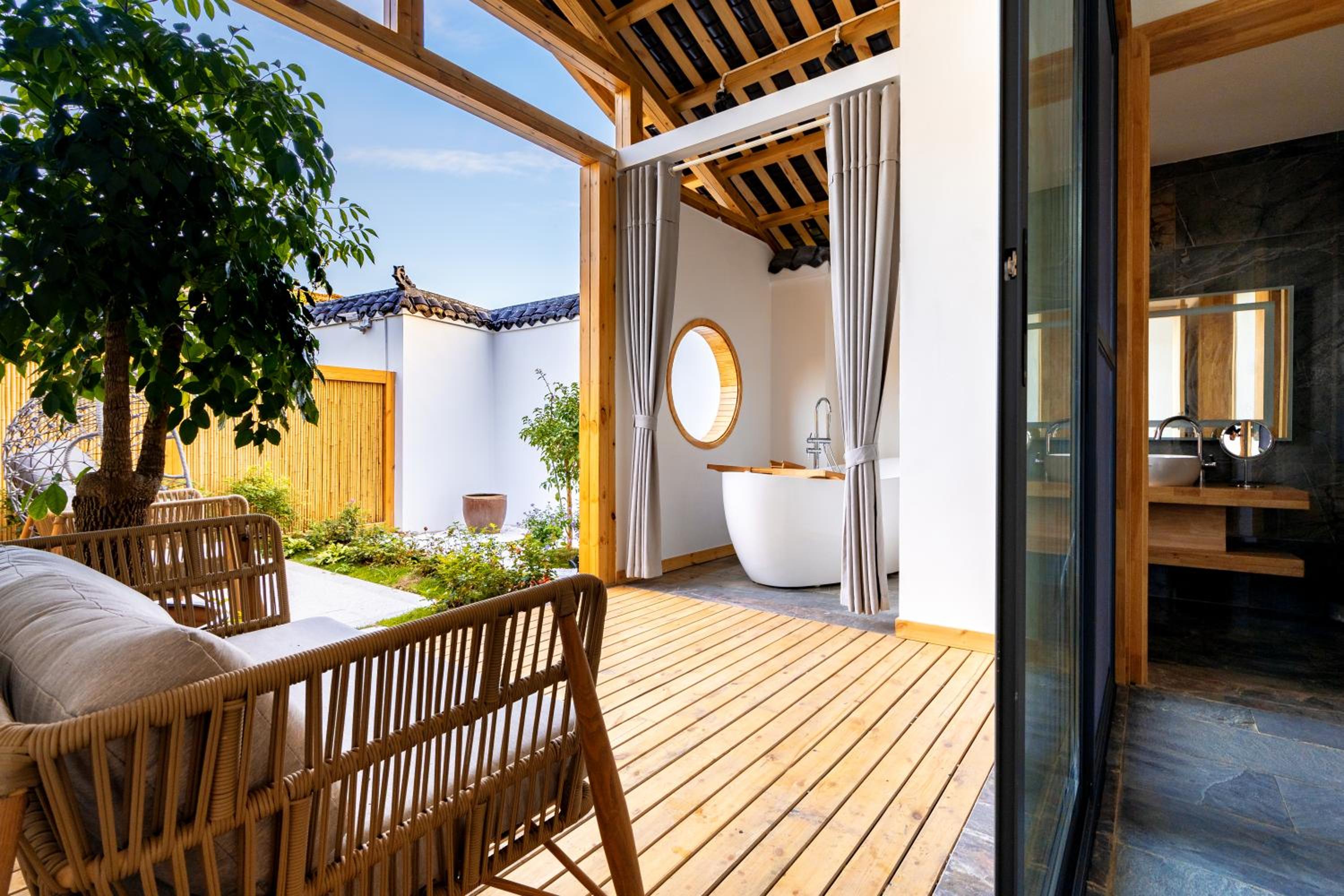Queen Room with Garden View photo 2