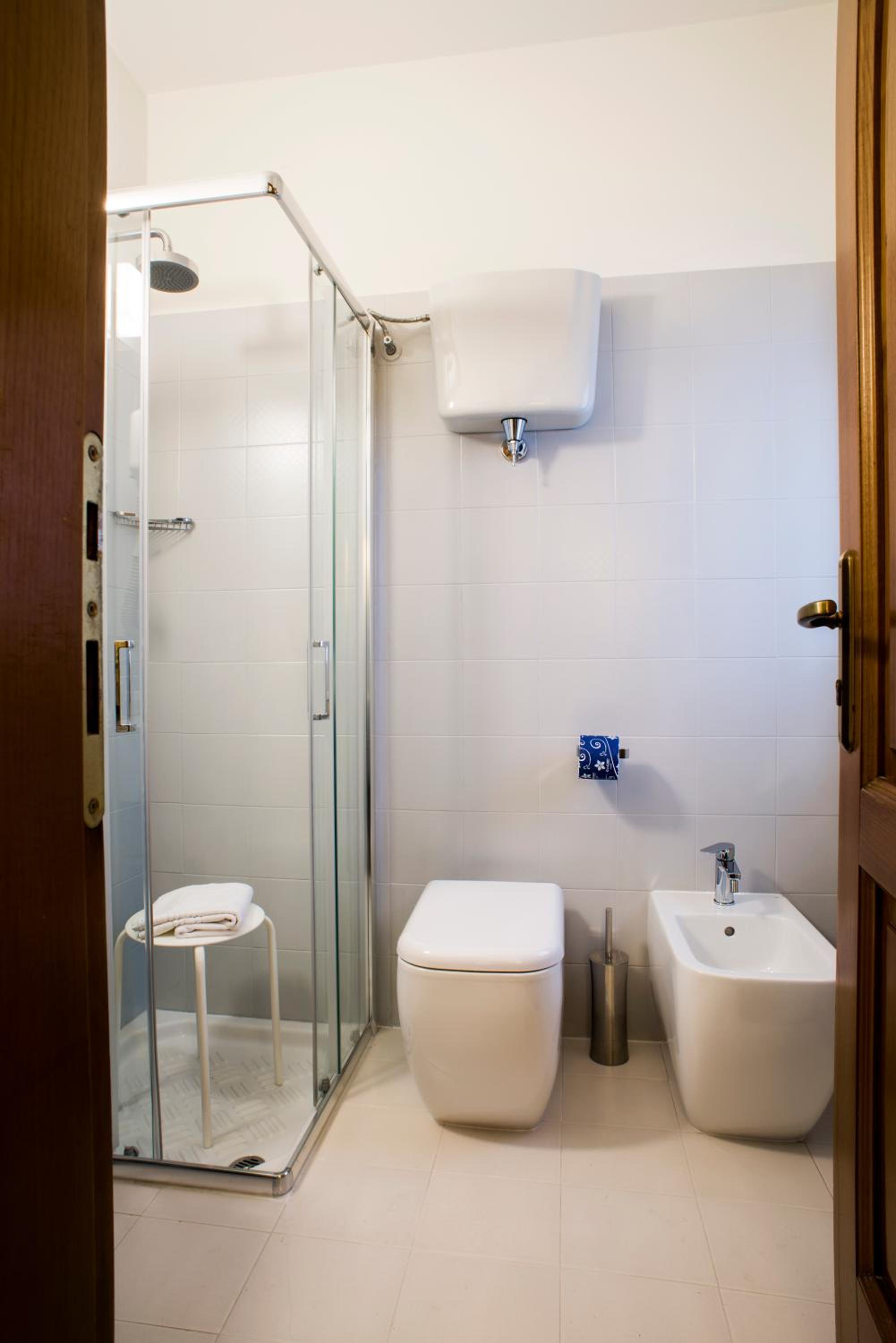 Standard Double or Twin Room - Photo 13