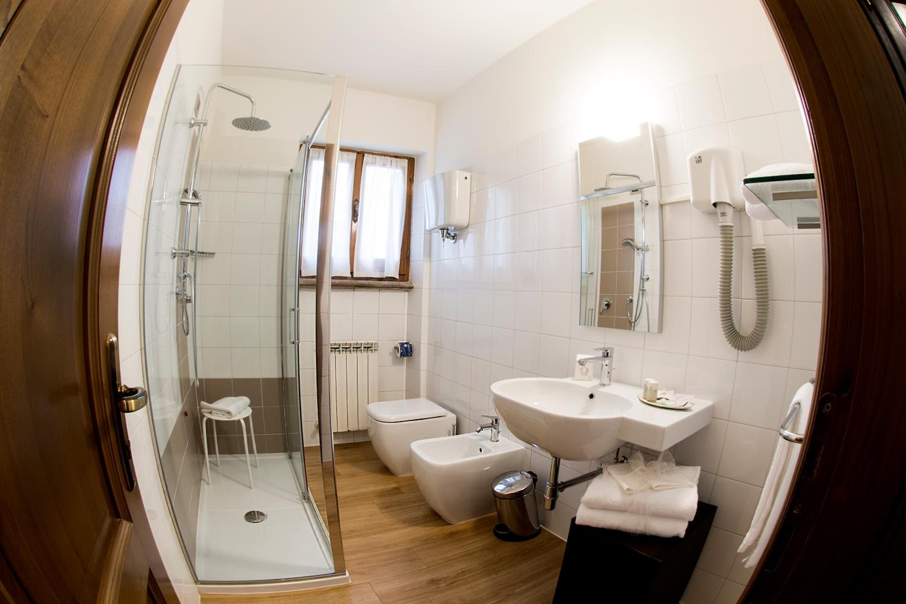 Standard Triple Room - Photo 6