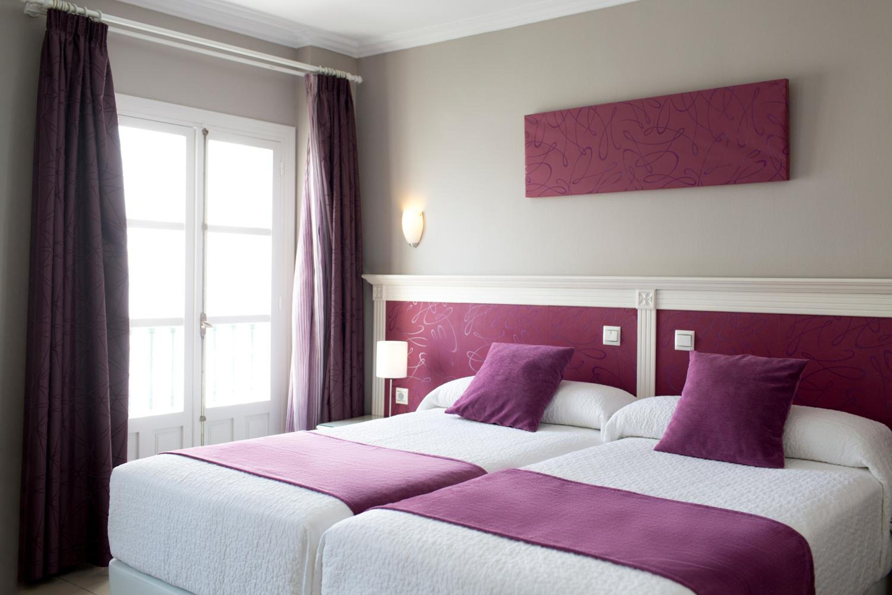 Twin Room - Photo 2