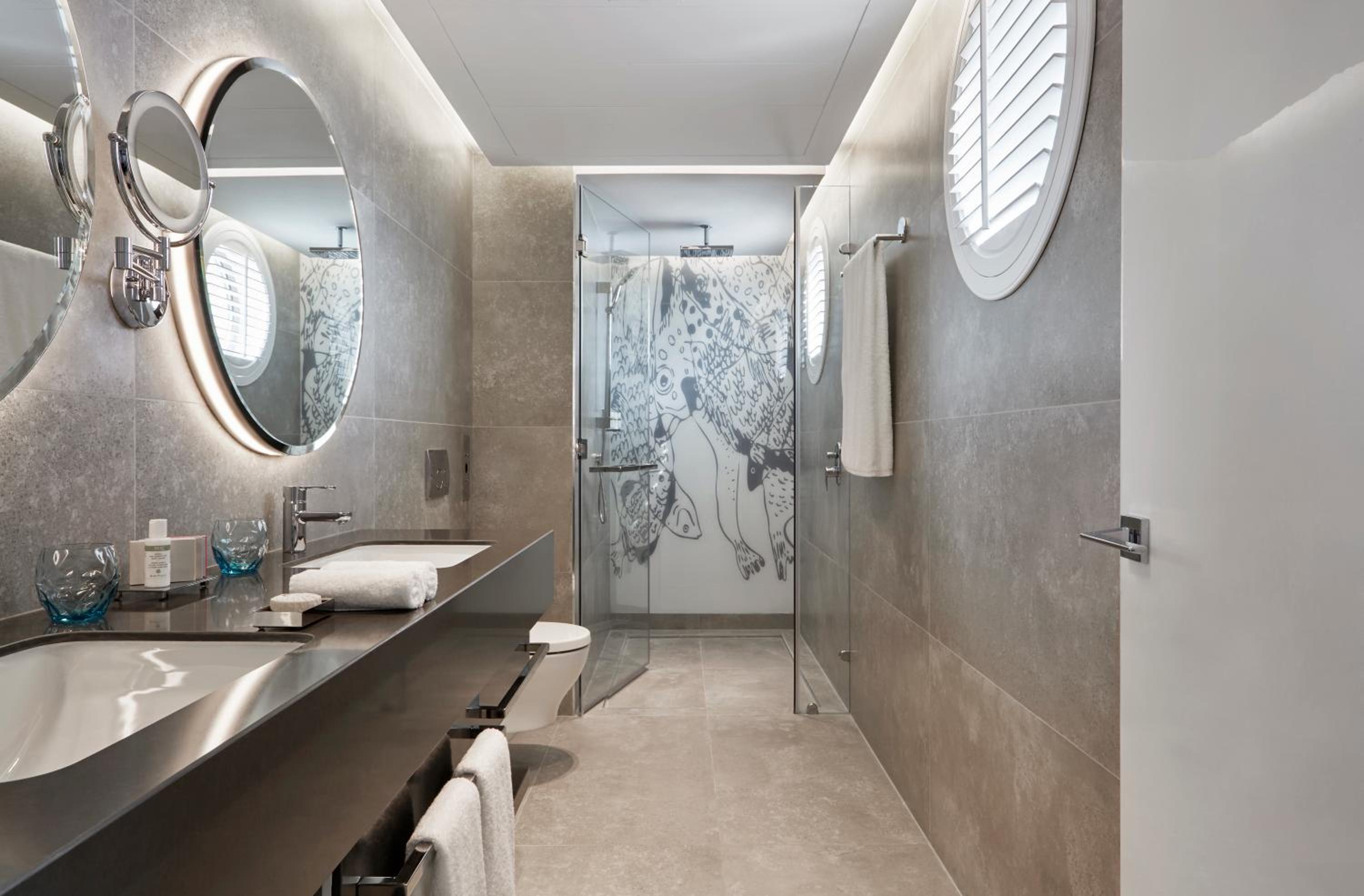 Signature Suite - Photo 4