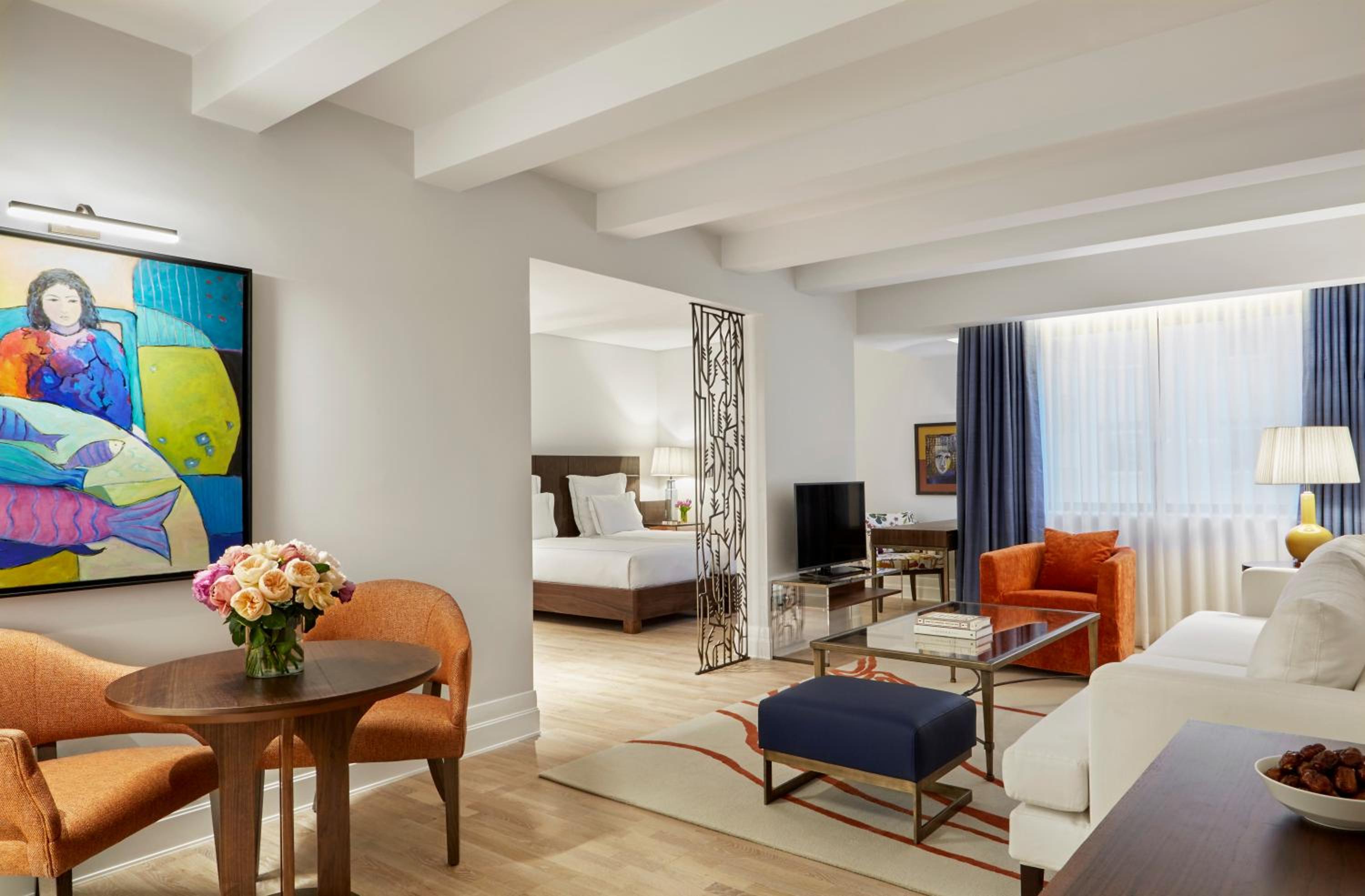 Signature Suite - Photo 2