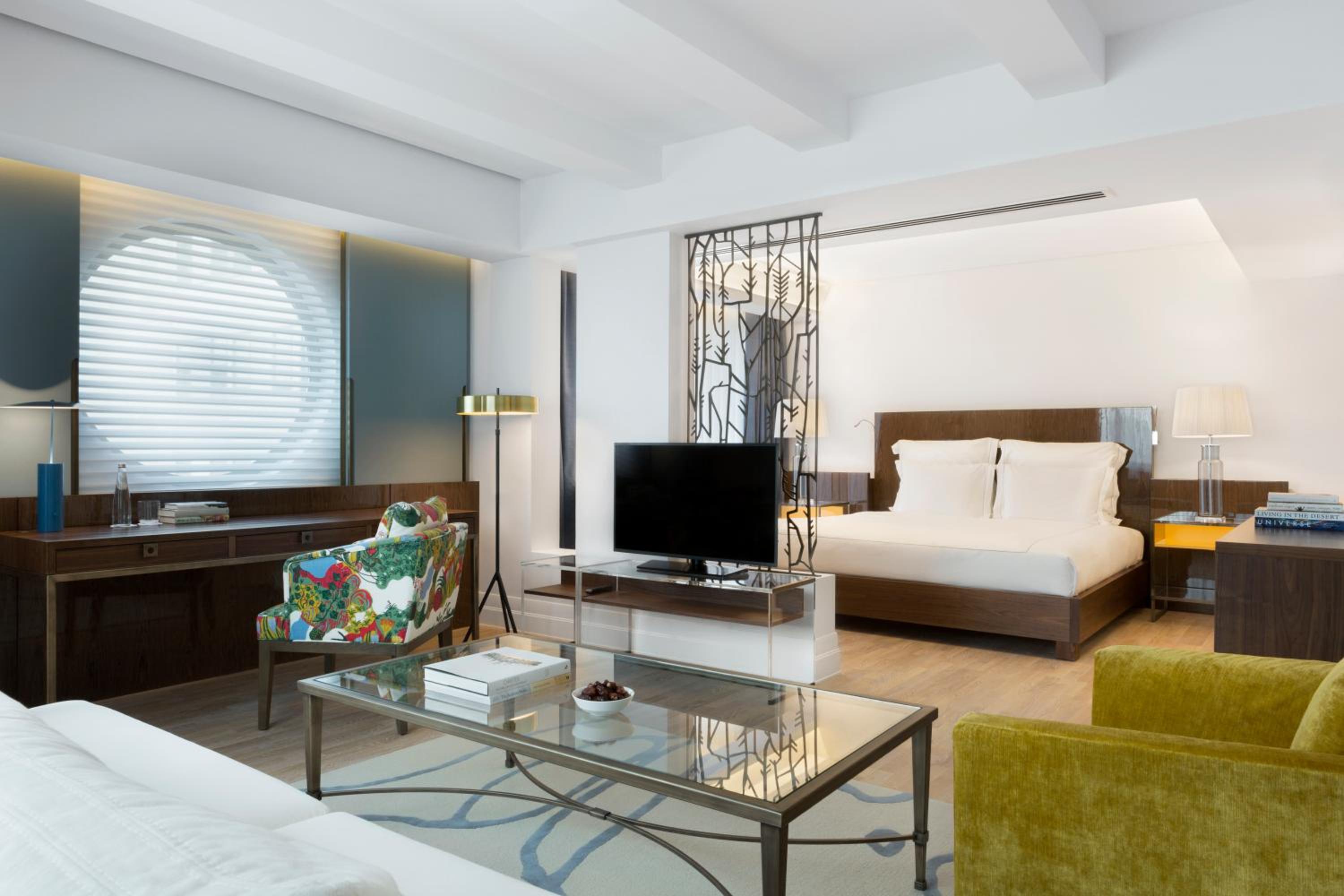 Corner Suite - Photo 4