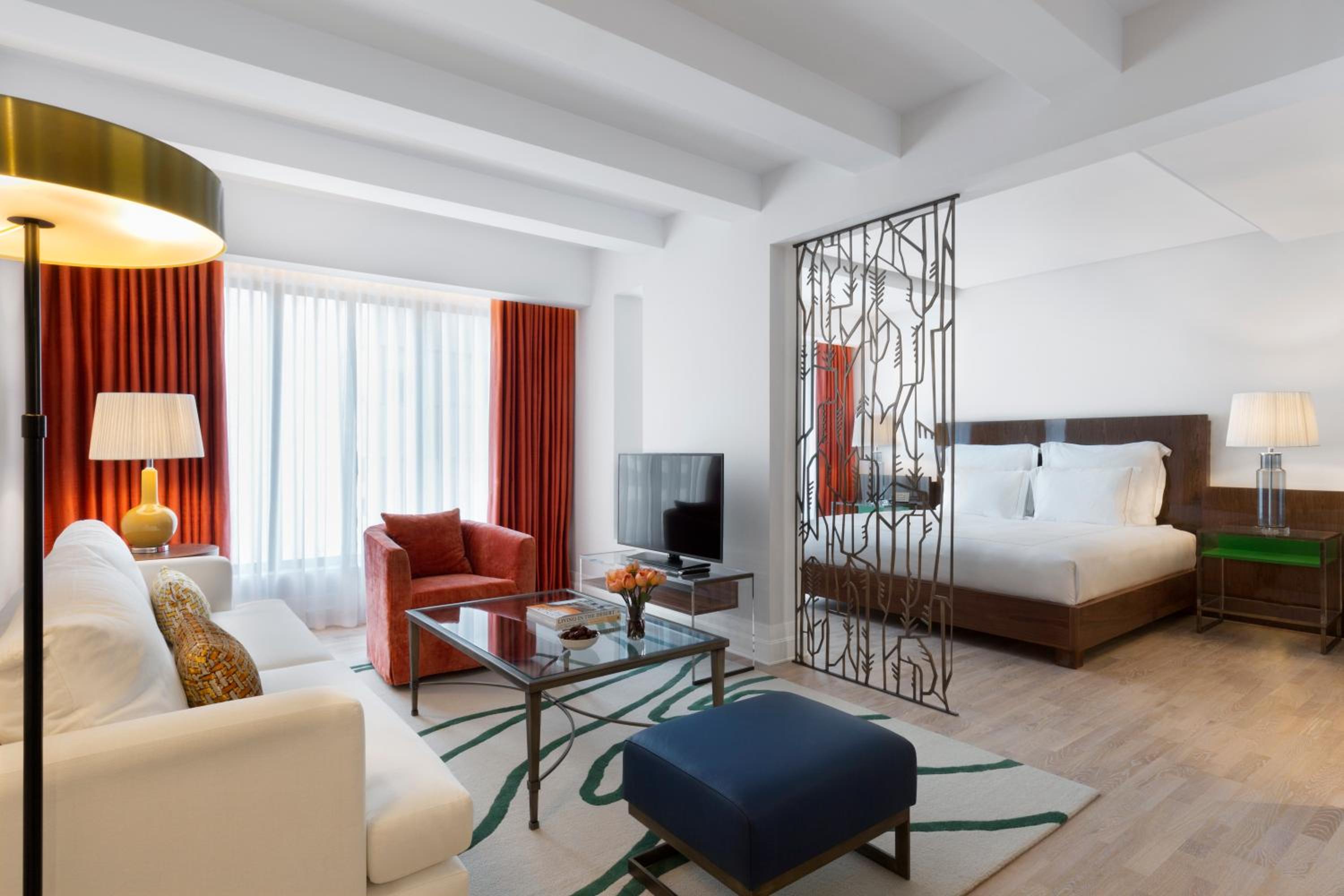 Executive Suite - Photo 1