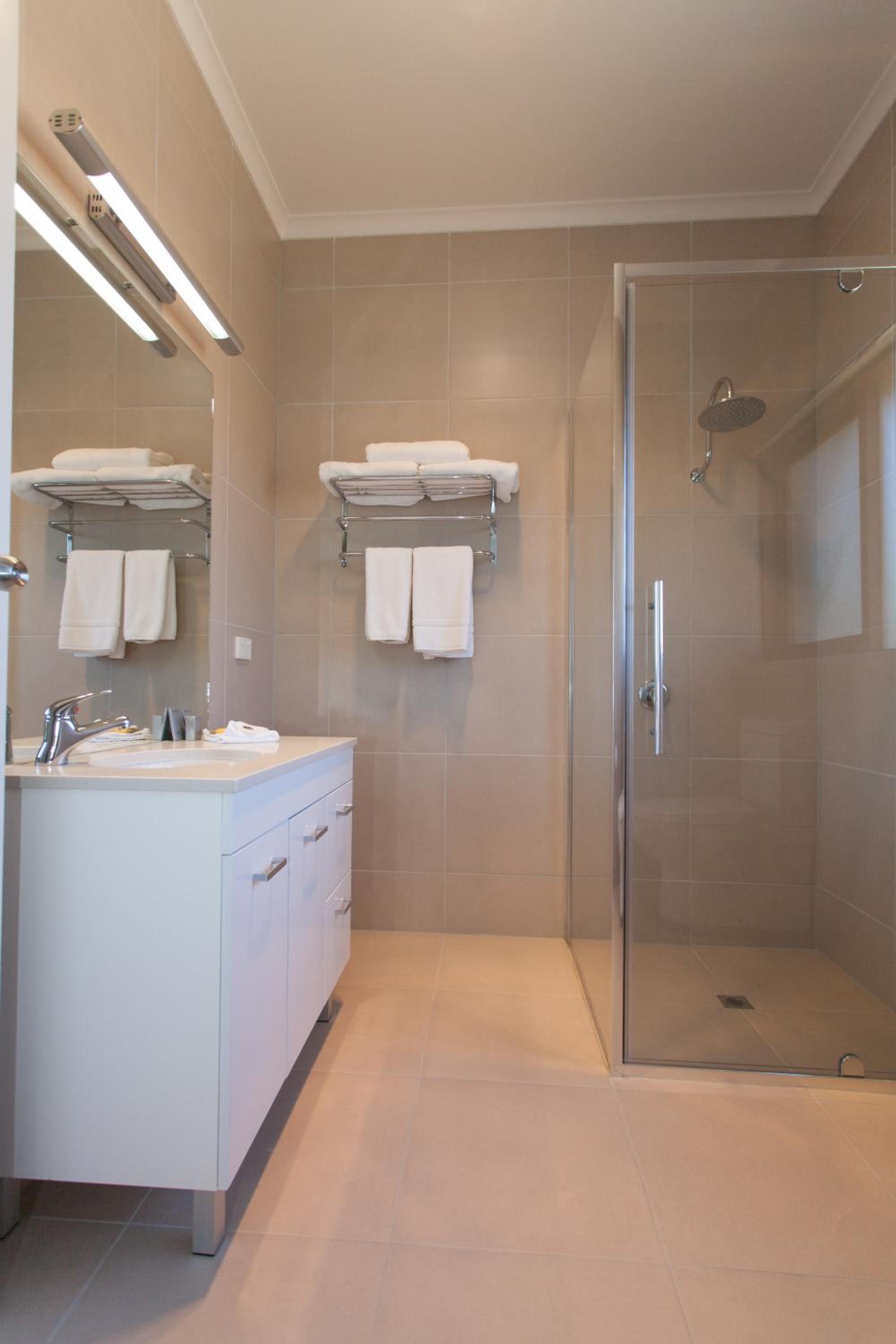 Superior Room with Queen Bed and Single Bed  - Photo 3