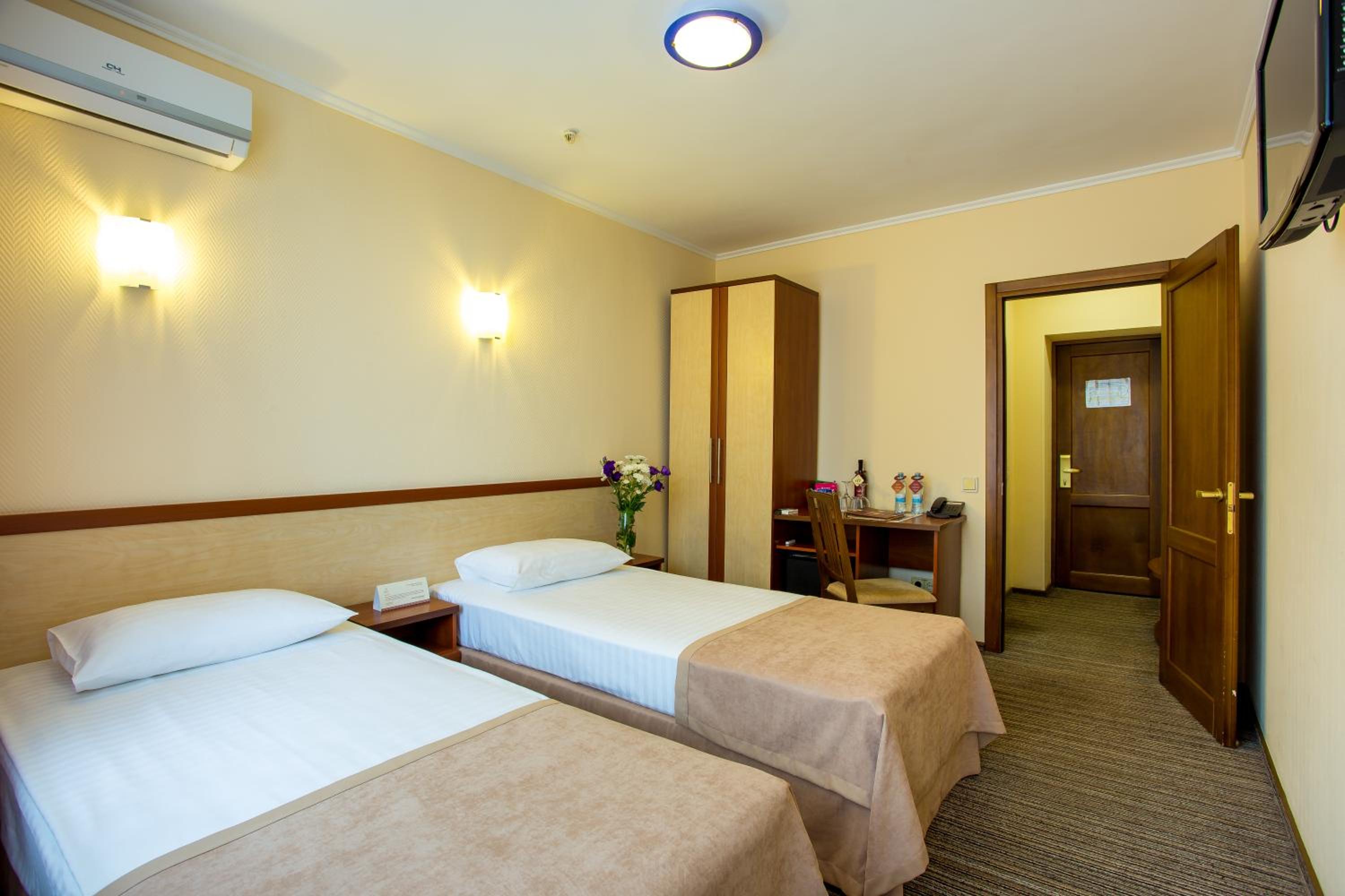 Standard Twin Room photo 3