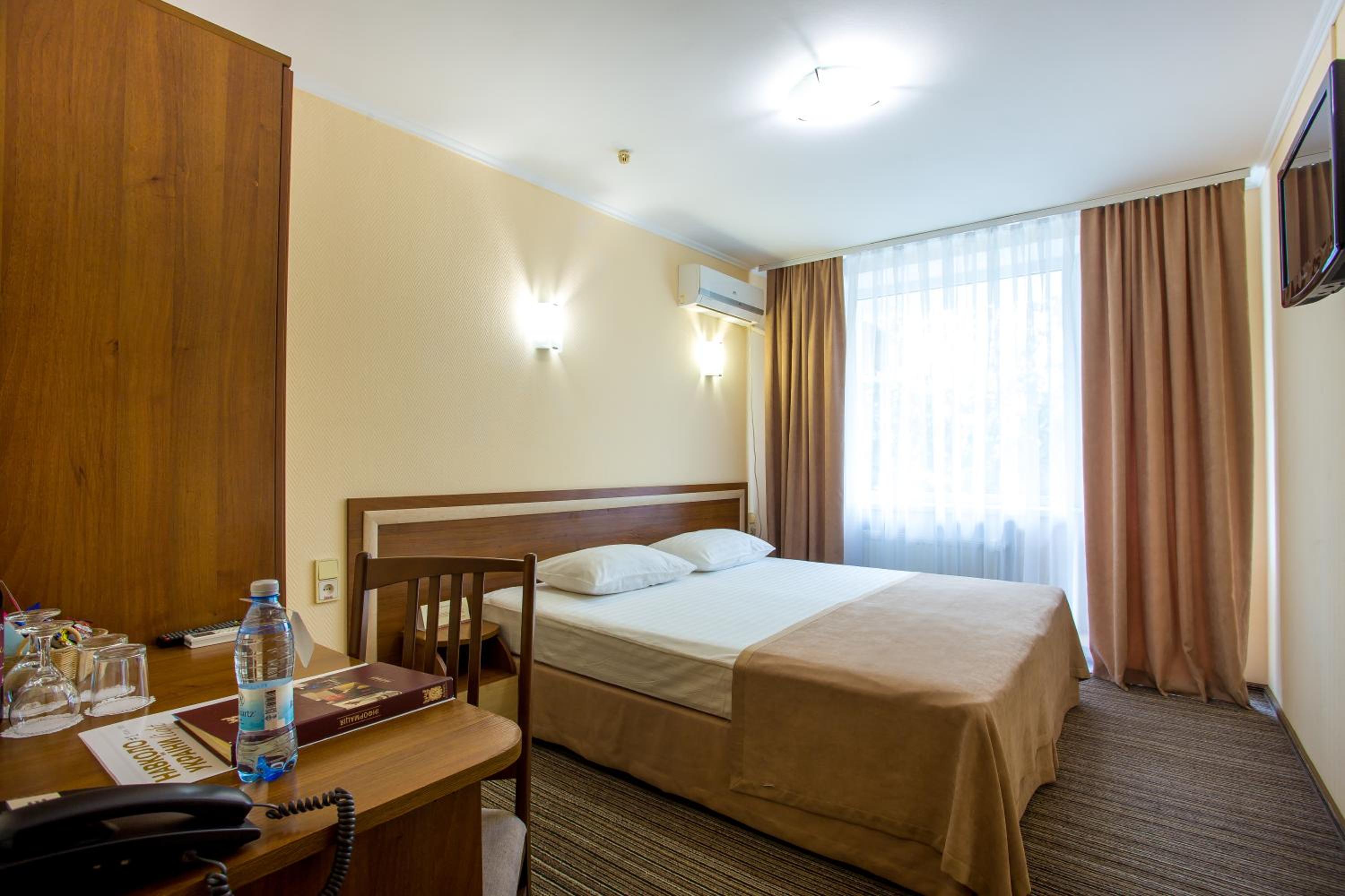 Standard Queen Room photo 3