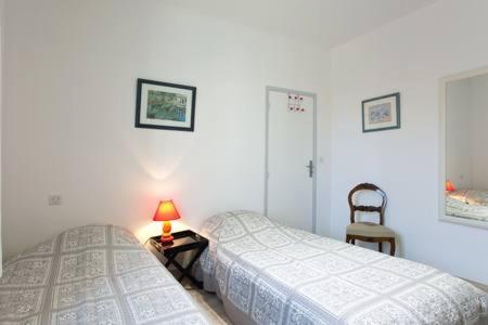 Three-Bedroom House photo 3
