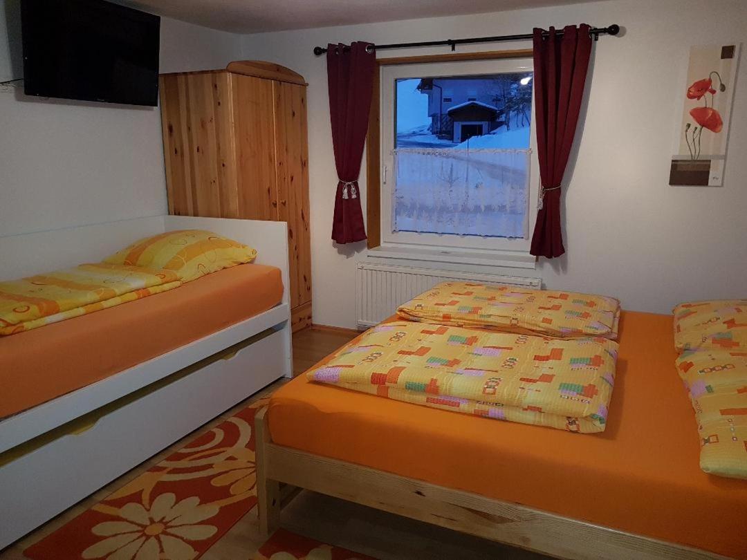 Triple Room with Private Bathroom photo 1