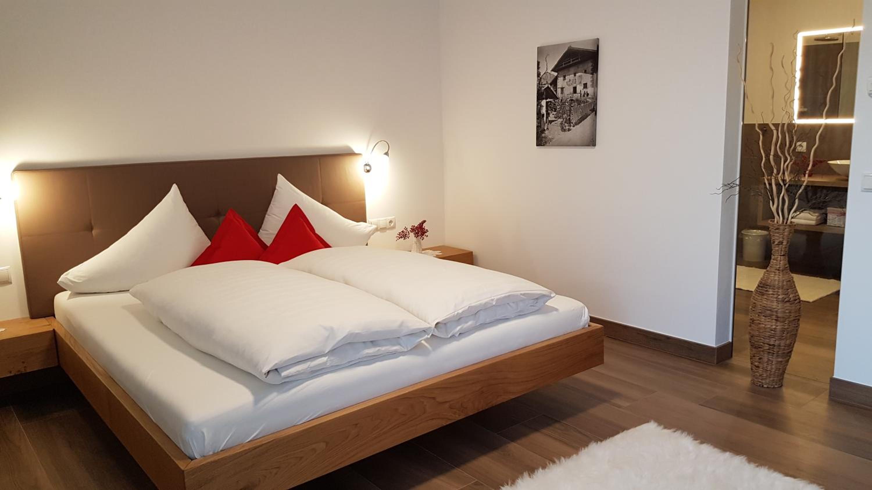 Large One-Bedroom Apartment photo 1
