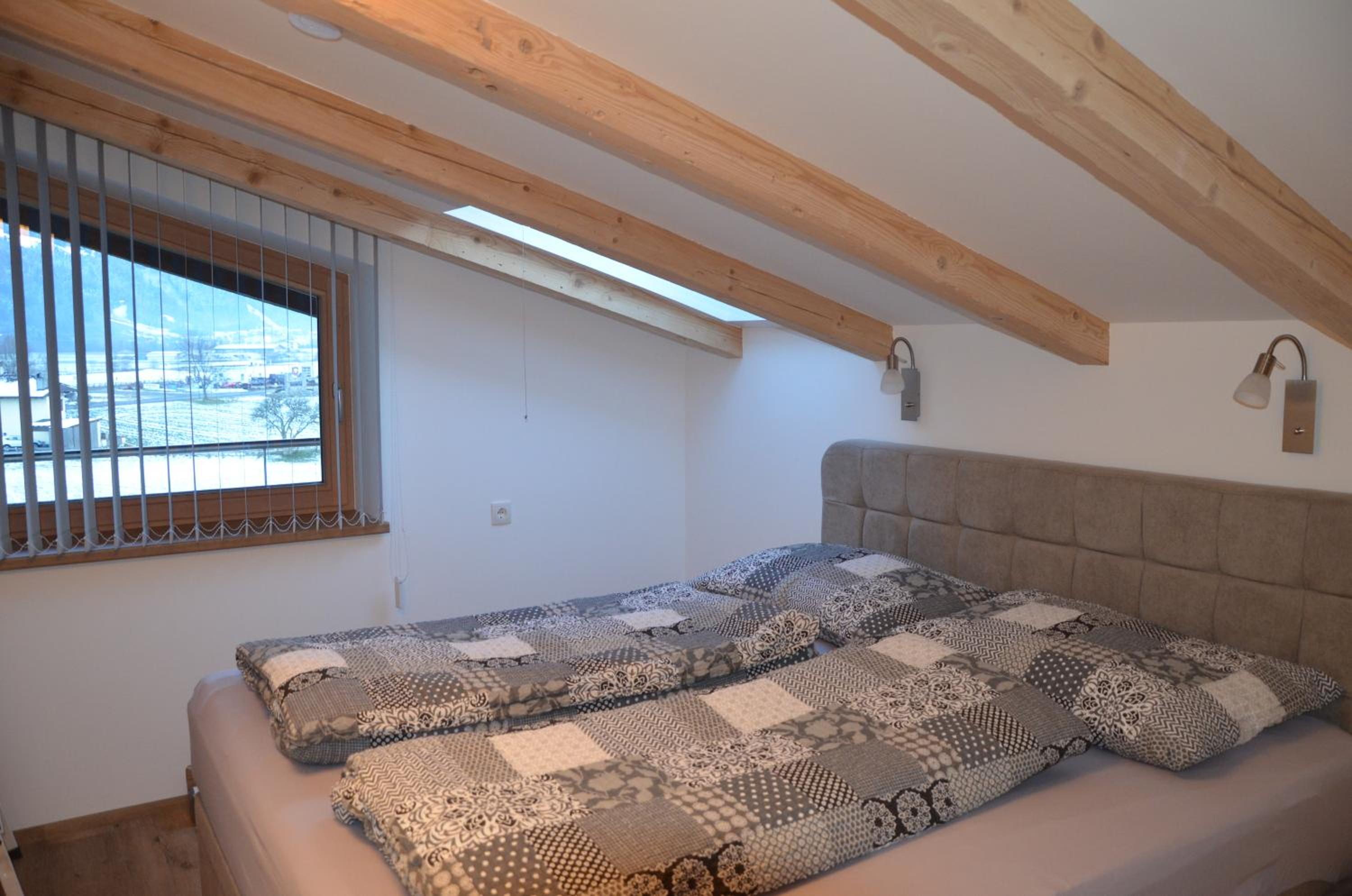 Two-Bedroom Apartment with Shower  photo 1
