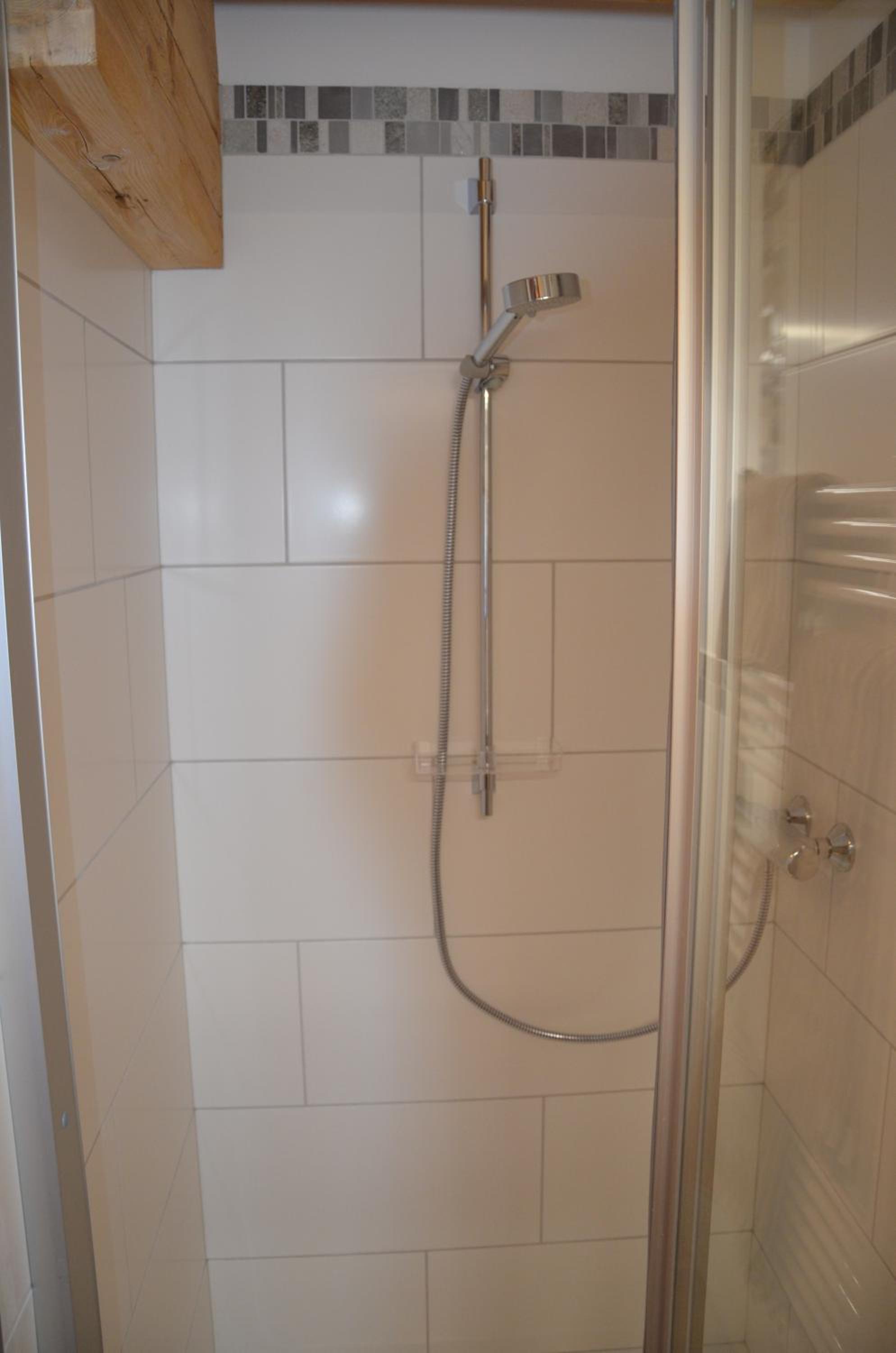 Two-Bedroom Apartment with Shower  photo 3