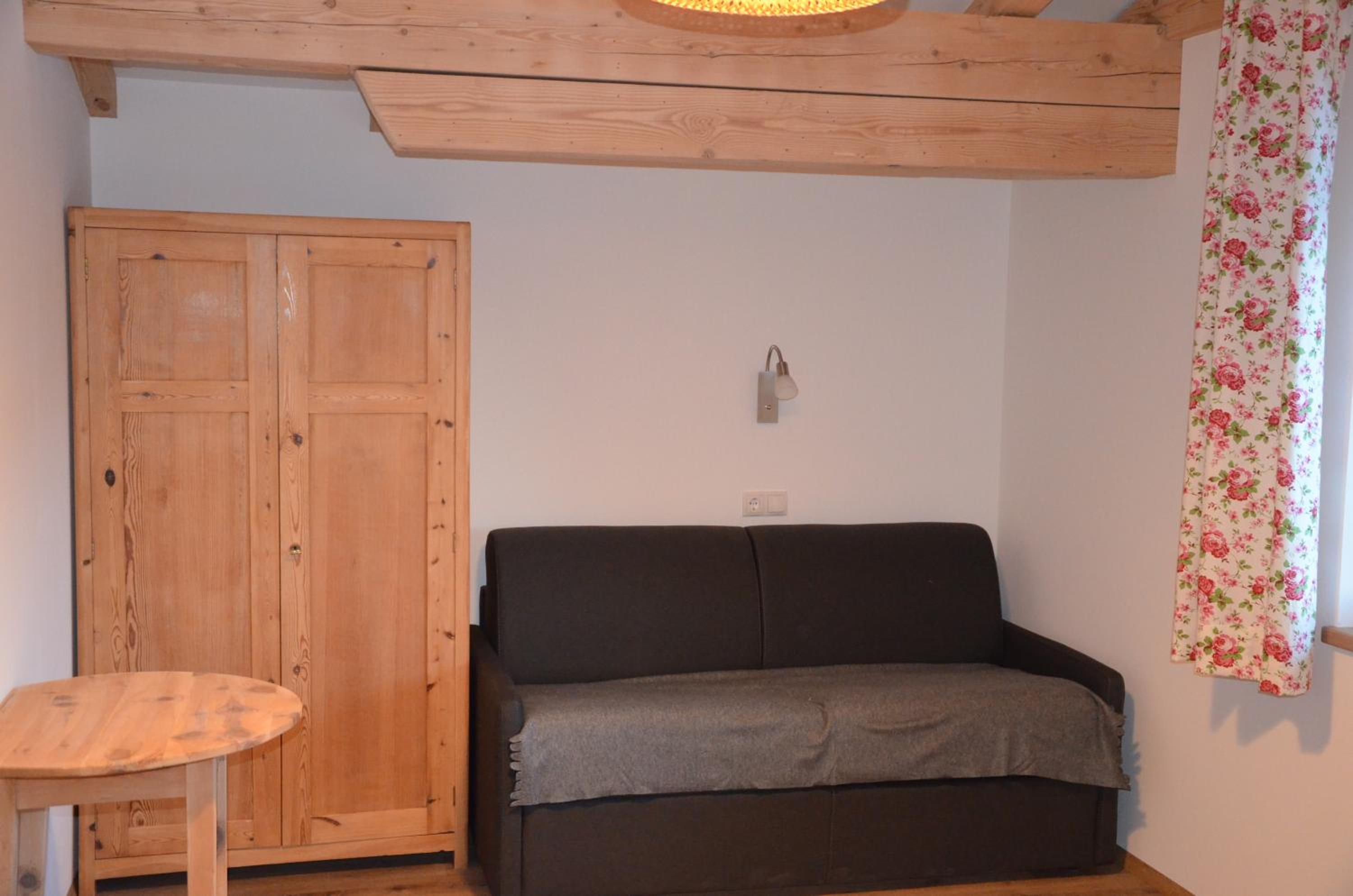Two-Bedroom Apartment with Shower  photo 2