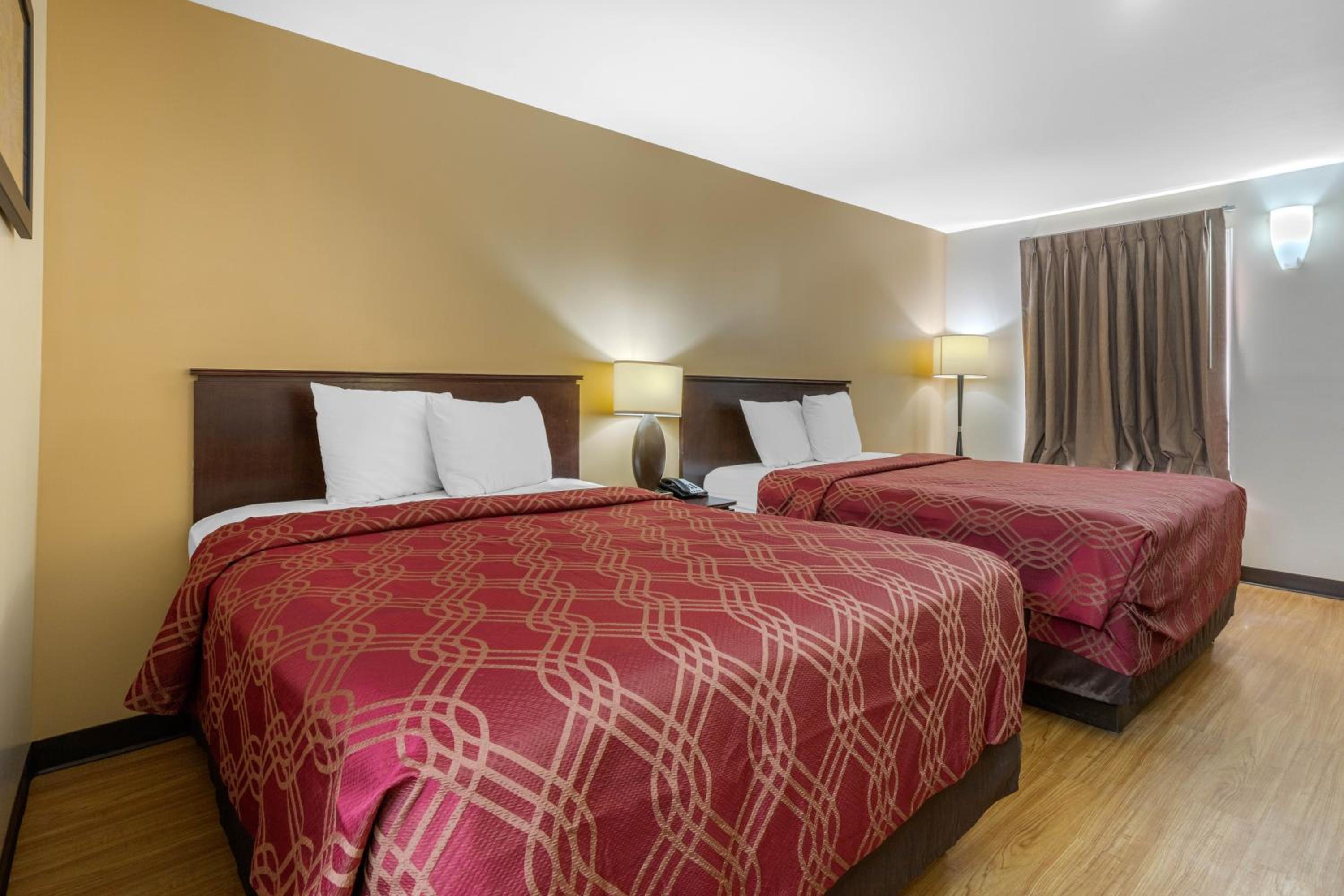 Standard Double Room with Two Double Beds - Smoking - Photo 1