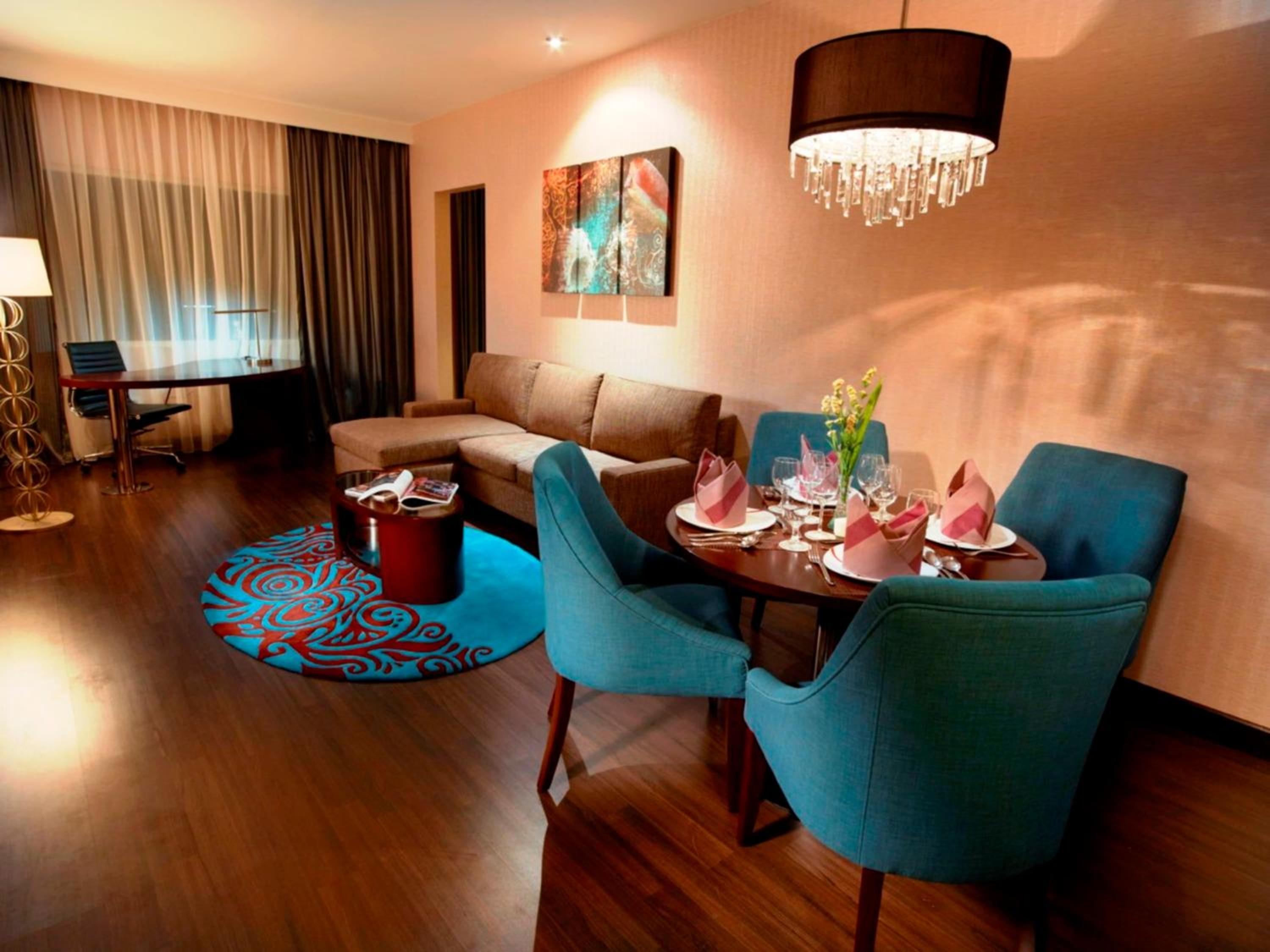 Suite - Photo 1
