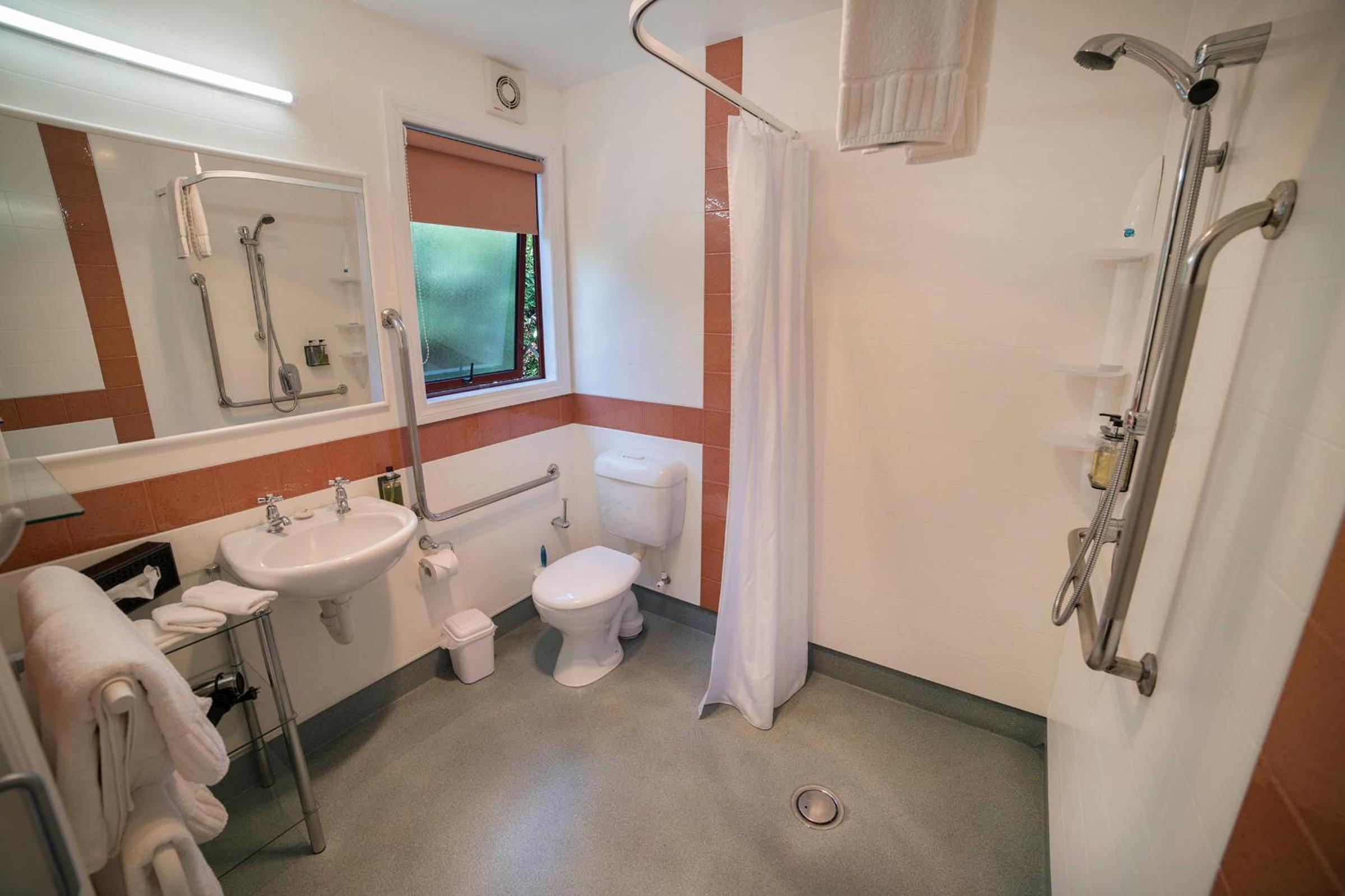 Double Room - Disability Access - Photo 3