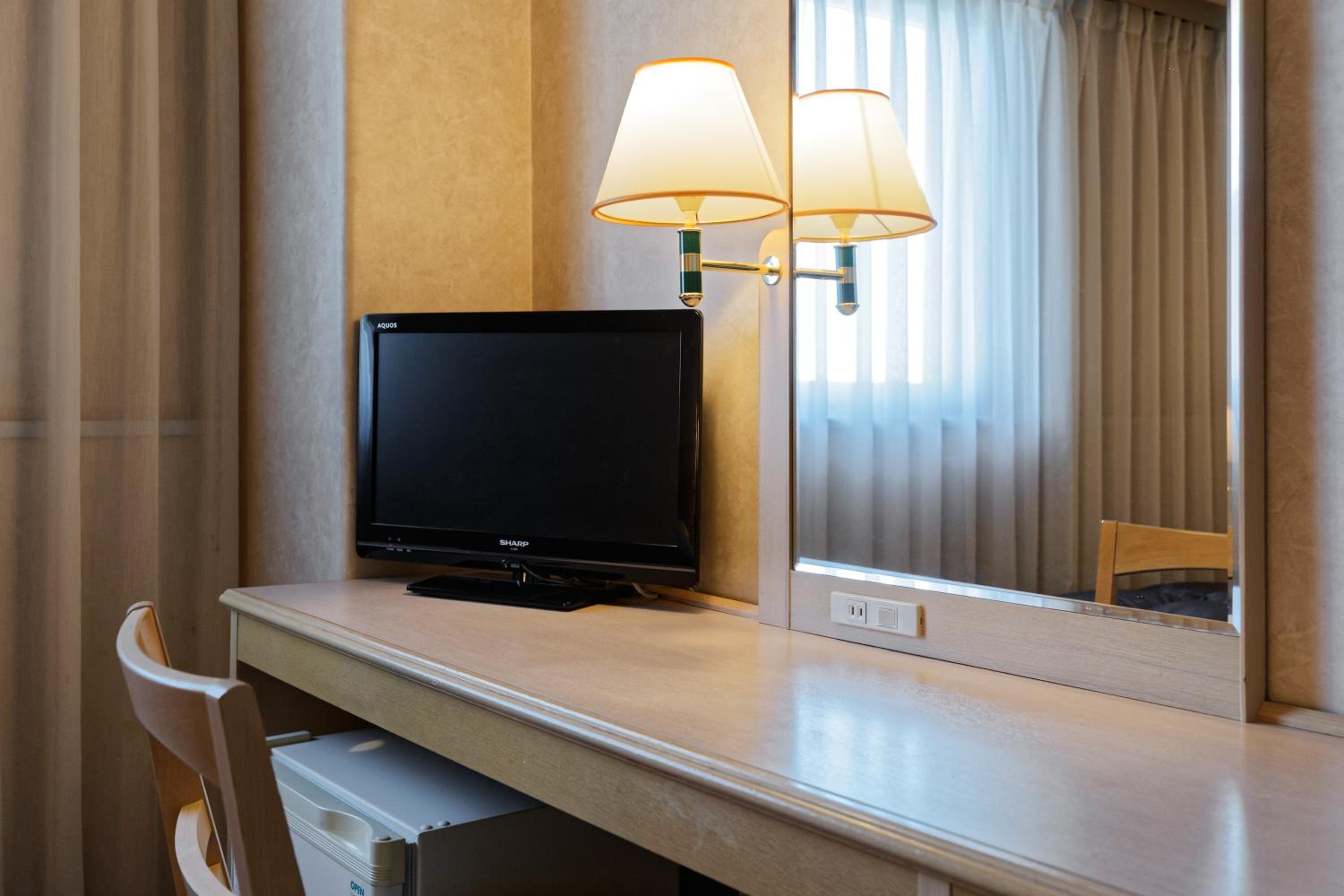 Twin Room - Non-Smoking - Photo 6