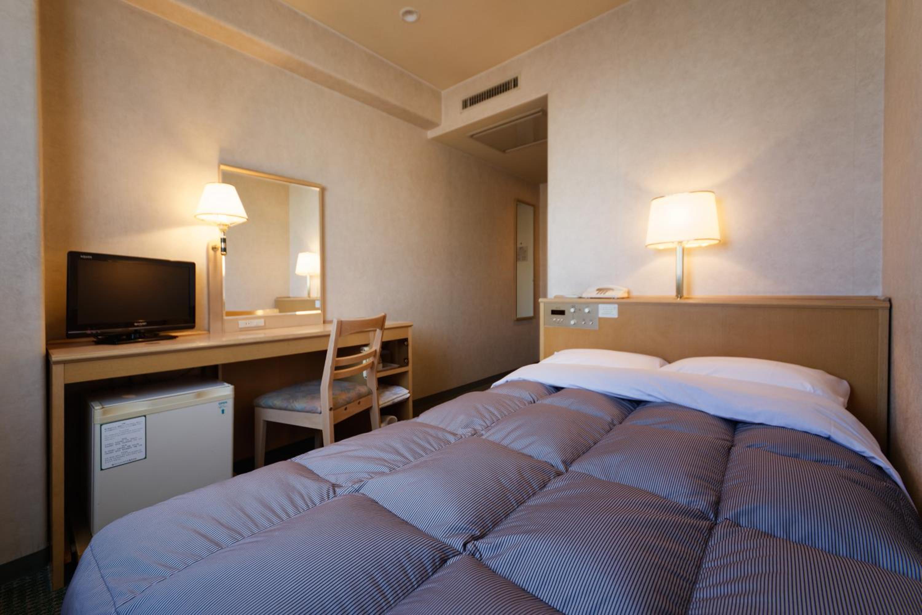 Double Room with Small Double Bed - Smoking - Photo 2