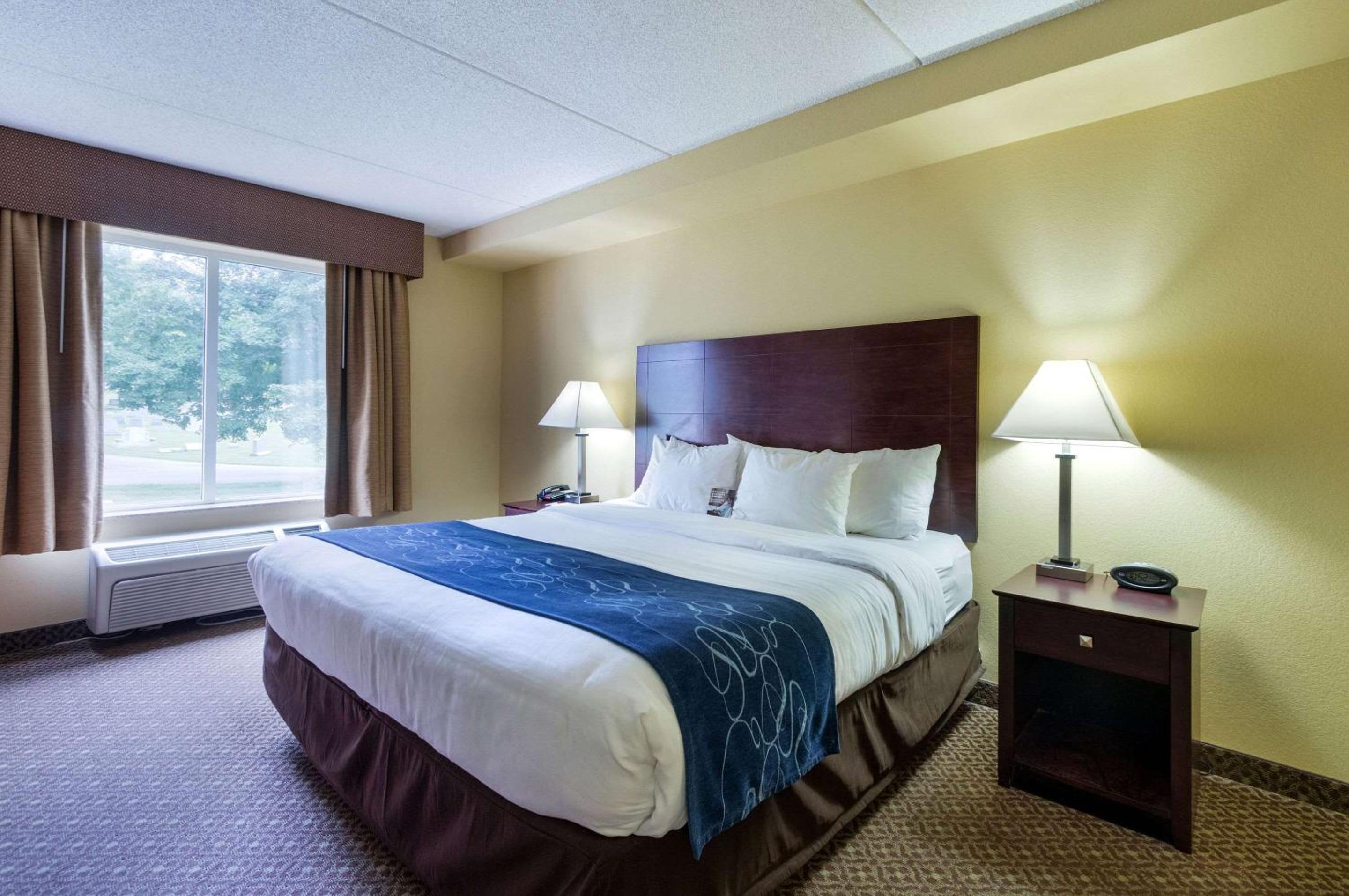 King Suite - Accessible/Non-Smoking - Photo 3