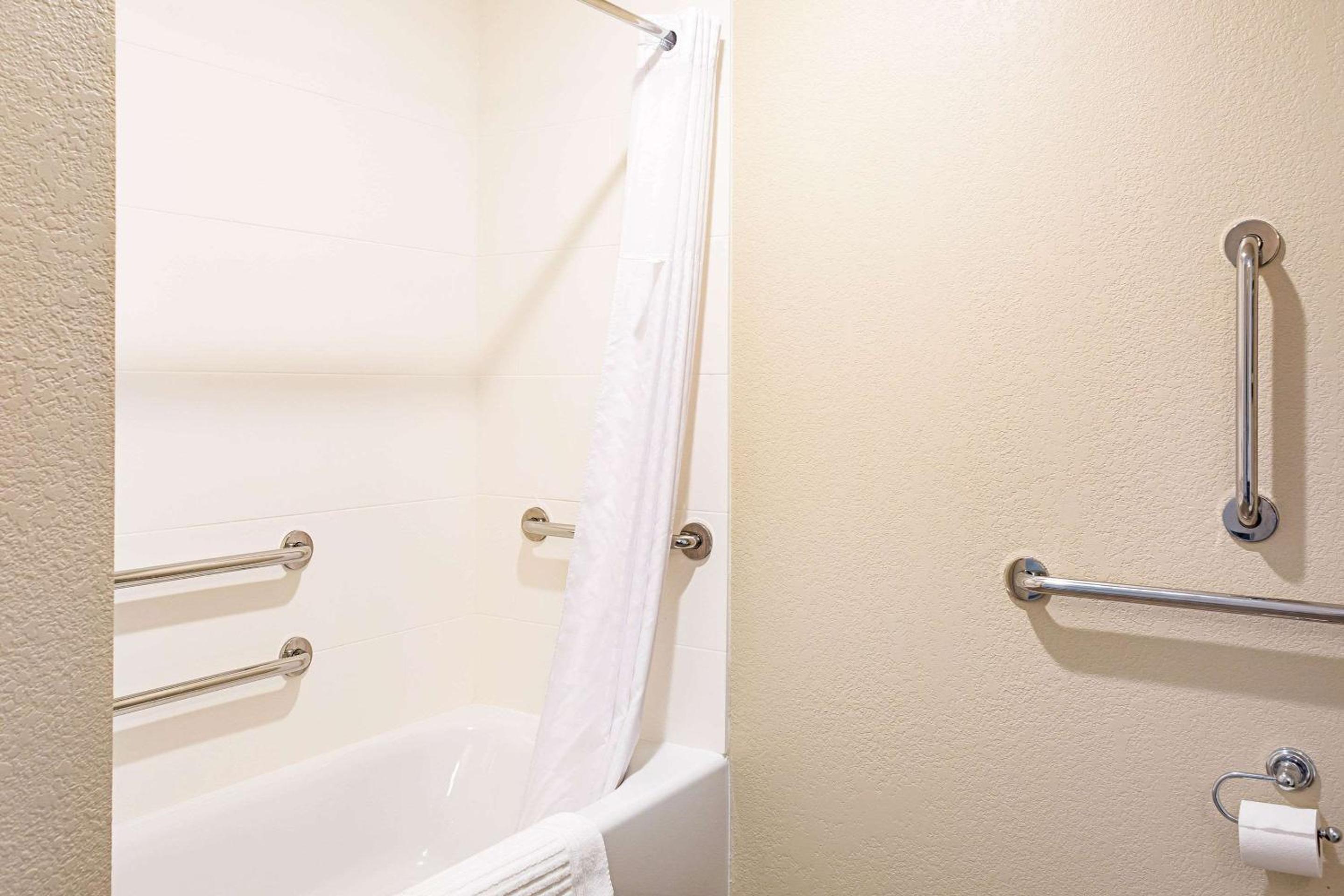 King Suite - Accessible/Non-Smoking photo 3