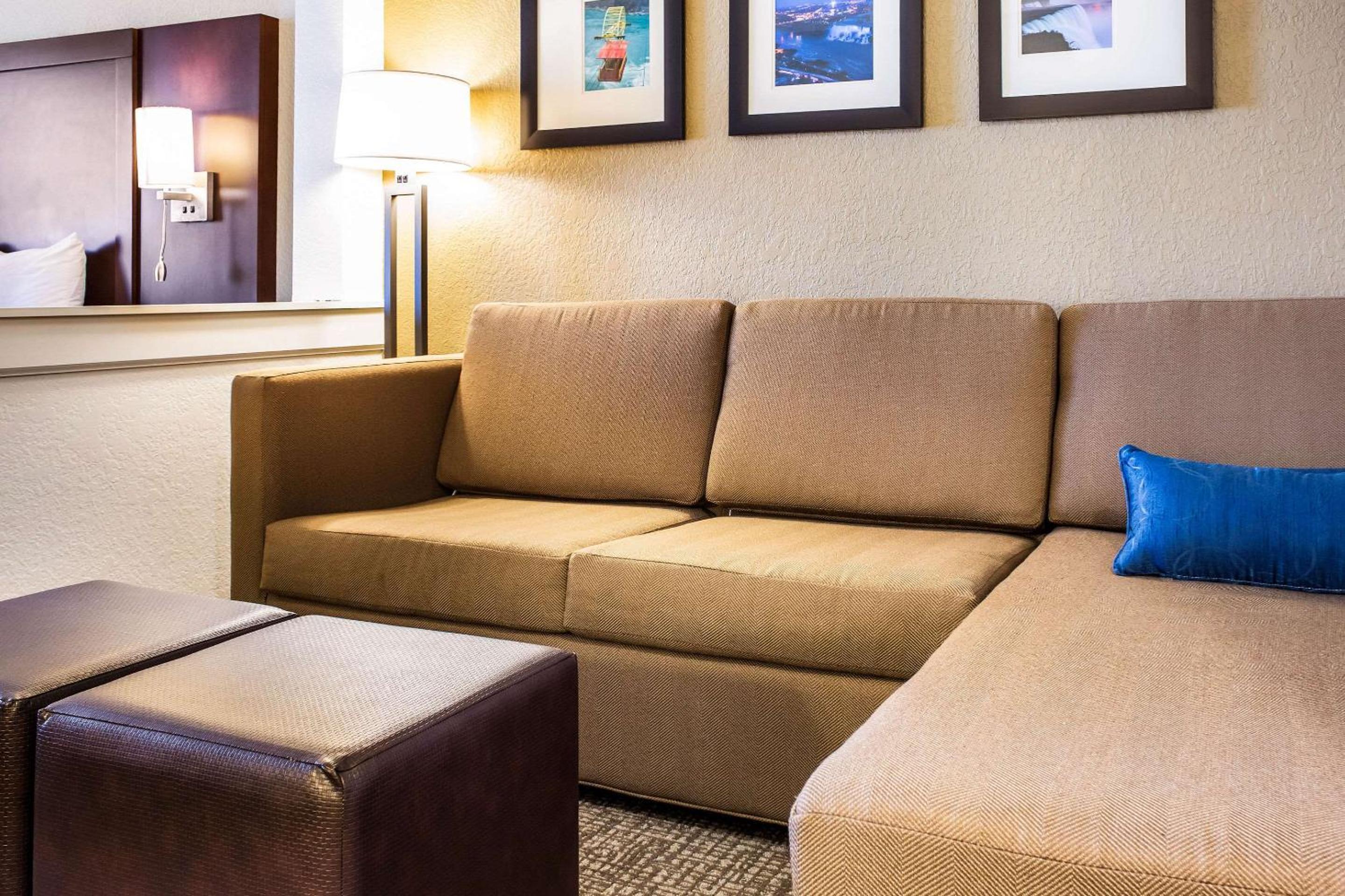 King Suite with Sofa Bed - Non-Smoking photo 1