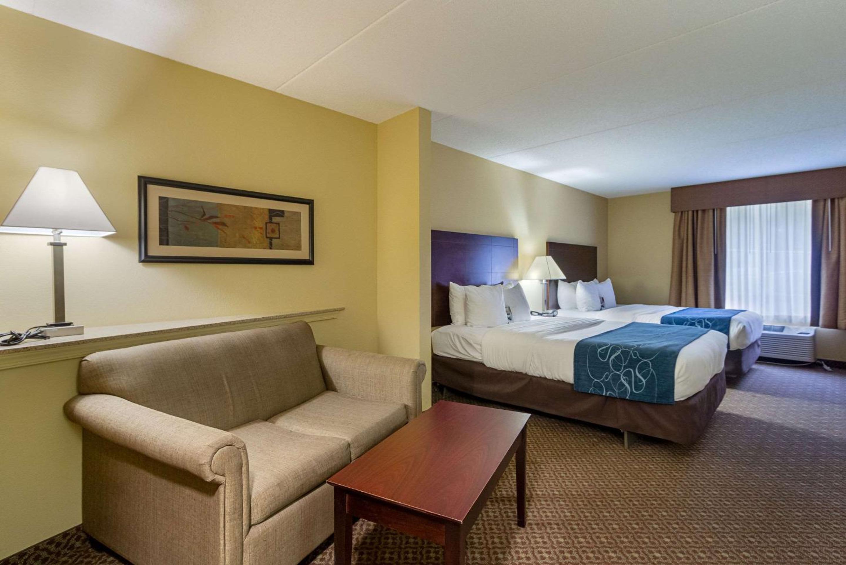 Queen Suite with Two Queen Beds - Disability Access/Non-Smoking - Photo 1