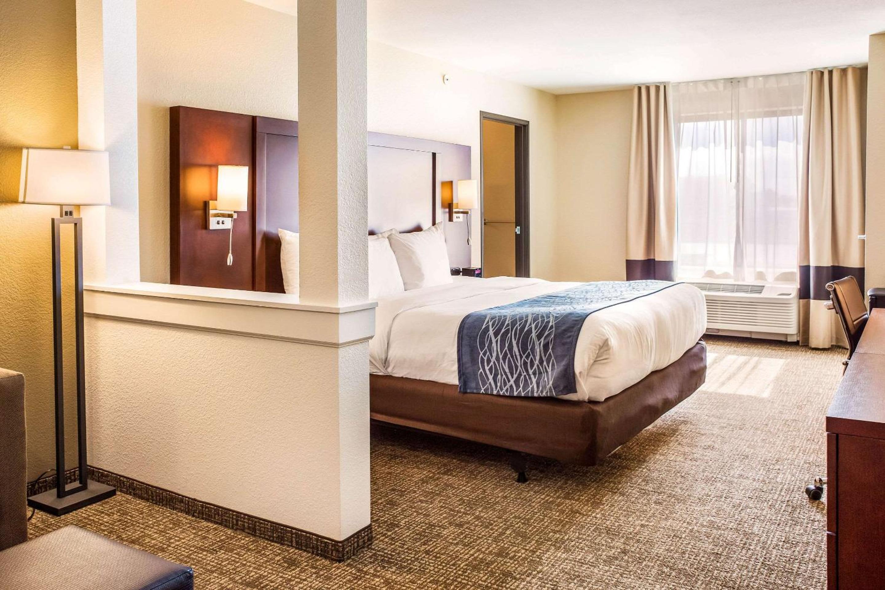 King Suite - Accessible/Non-Smoking photo 1