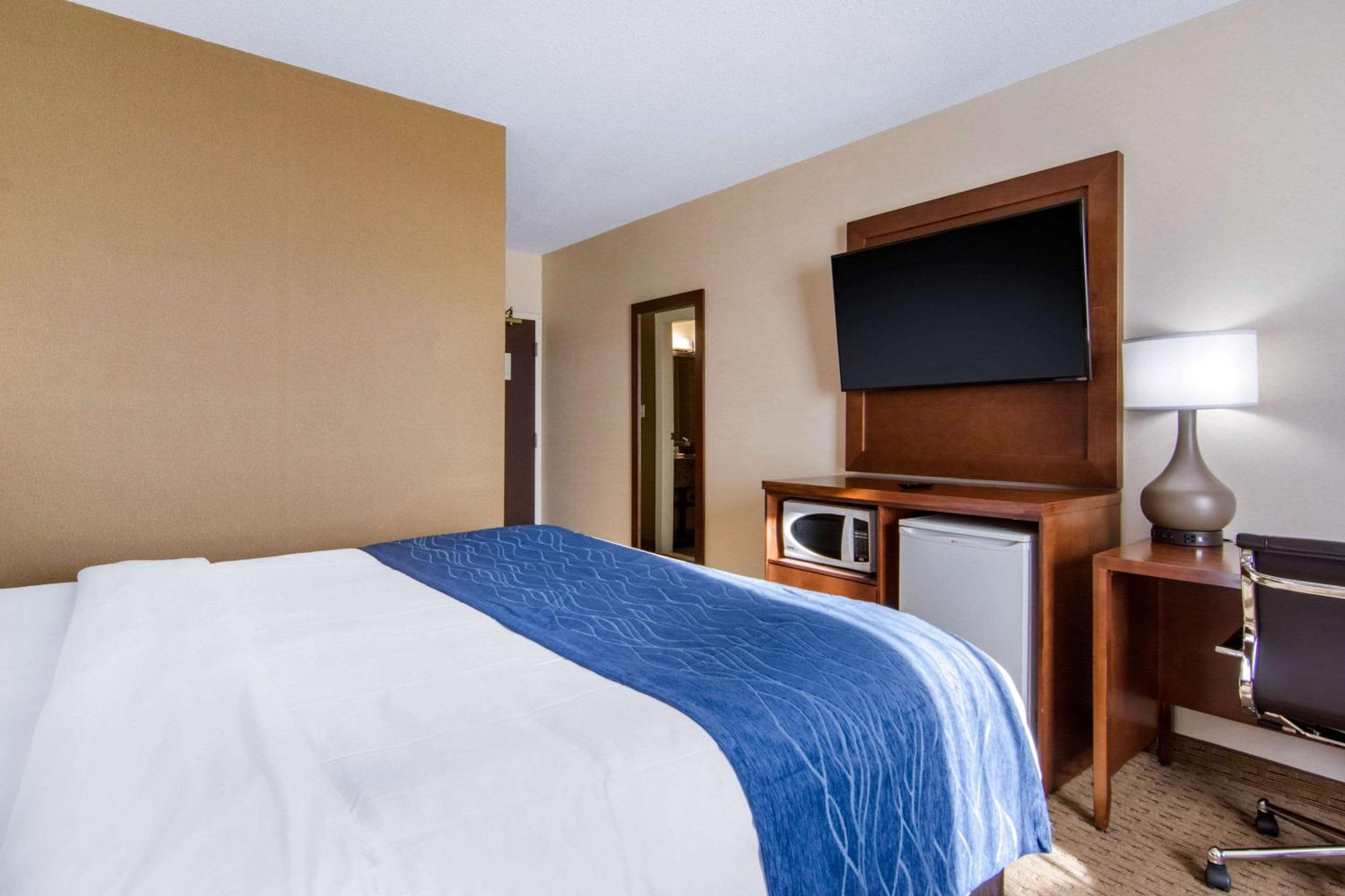 King Room - Non-Smoking - Photo 2
