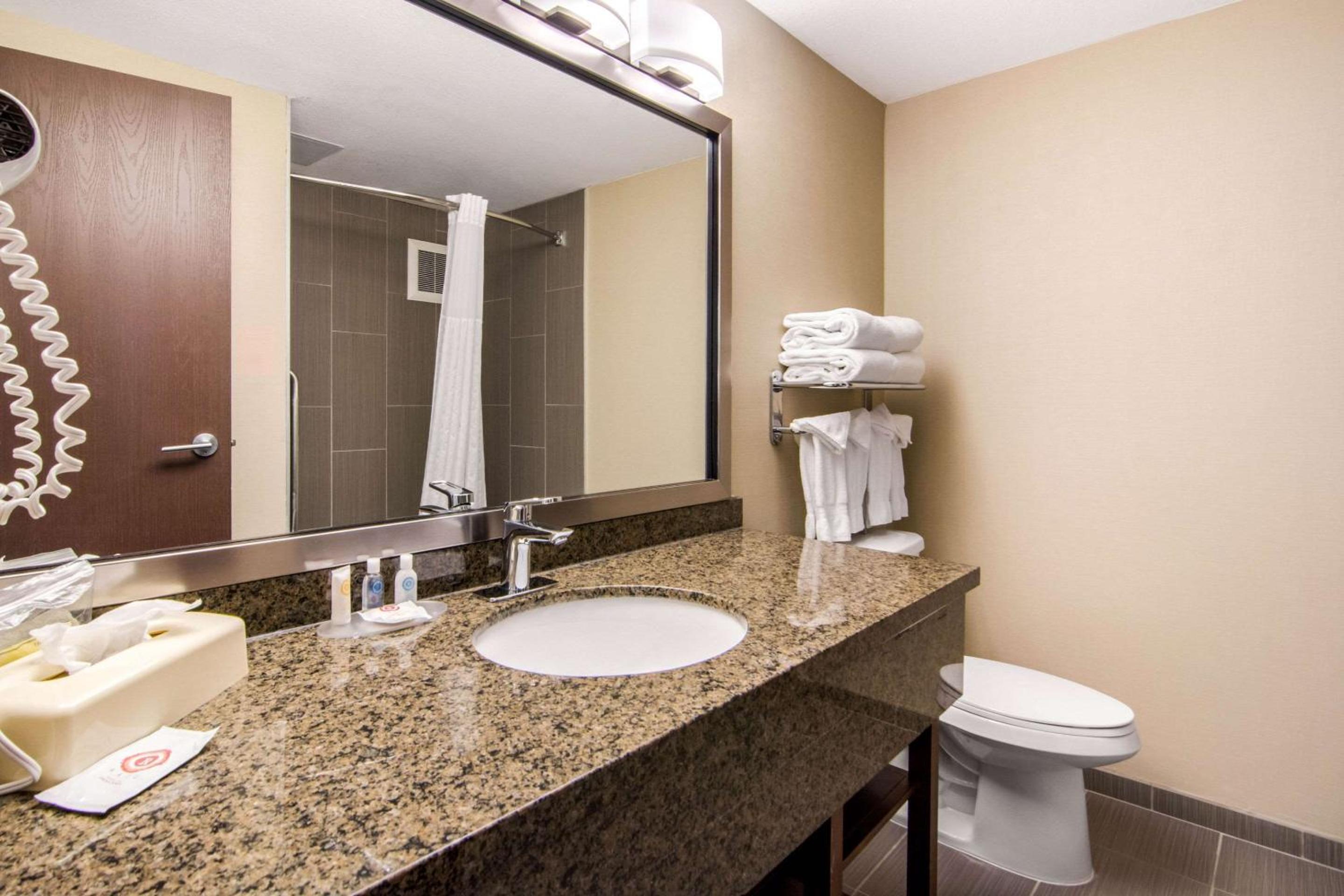Family Suite - Non-Smoking - Photo 1