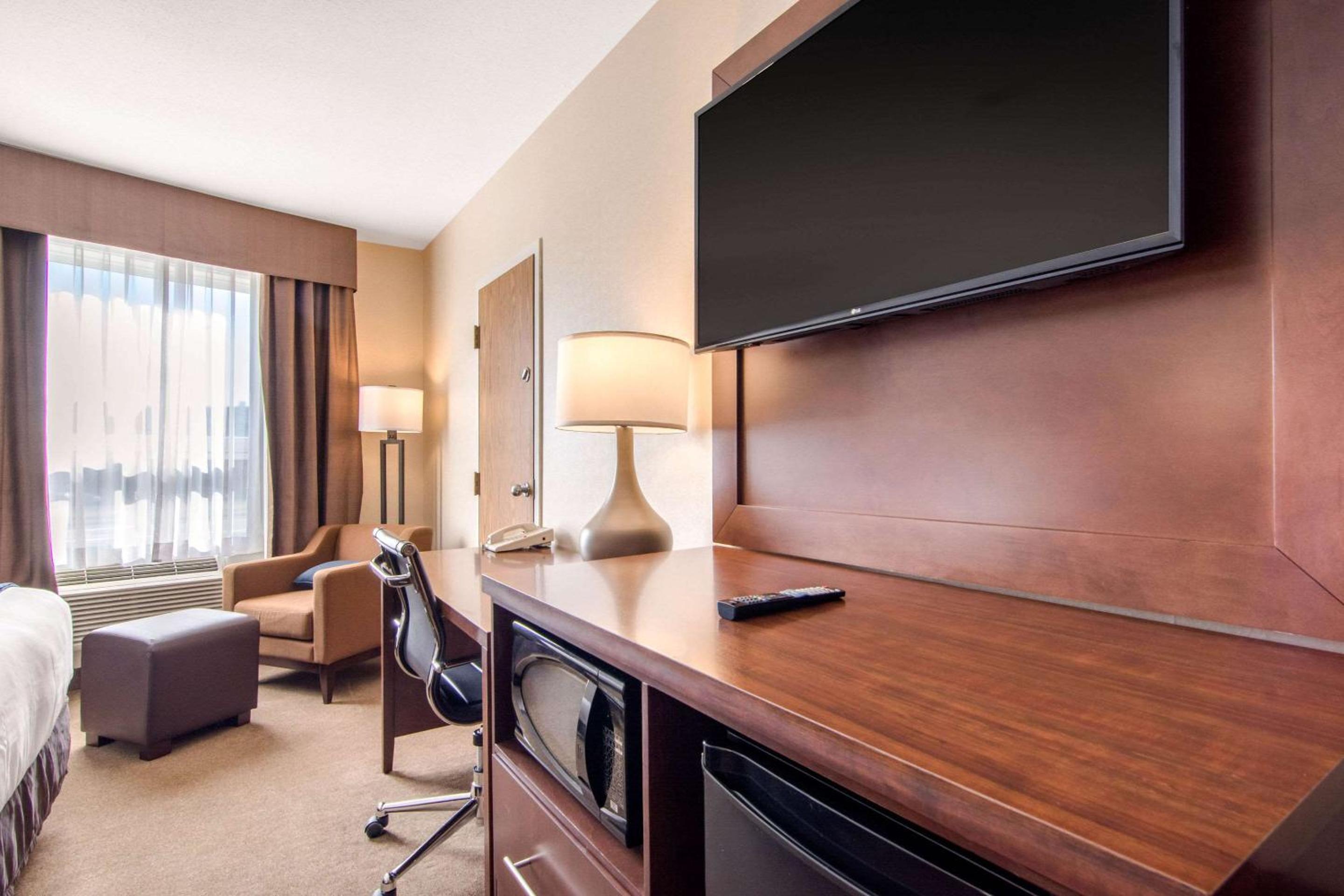 Family Suite - Non-Smoking - Photo 2