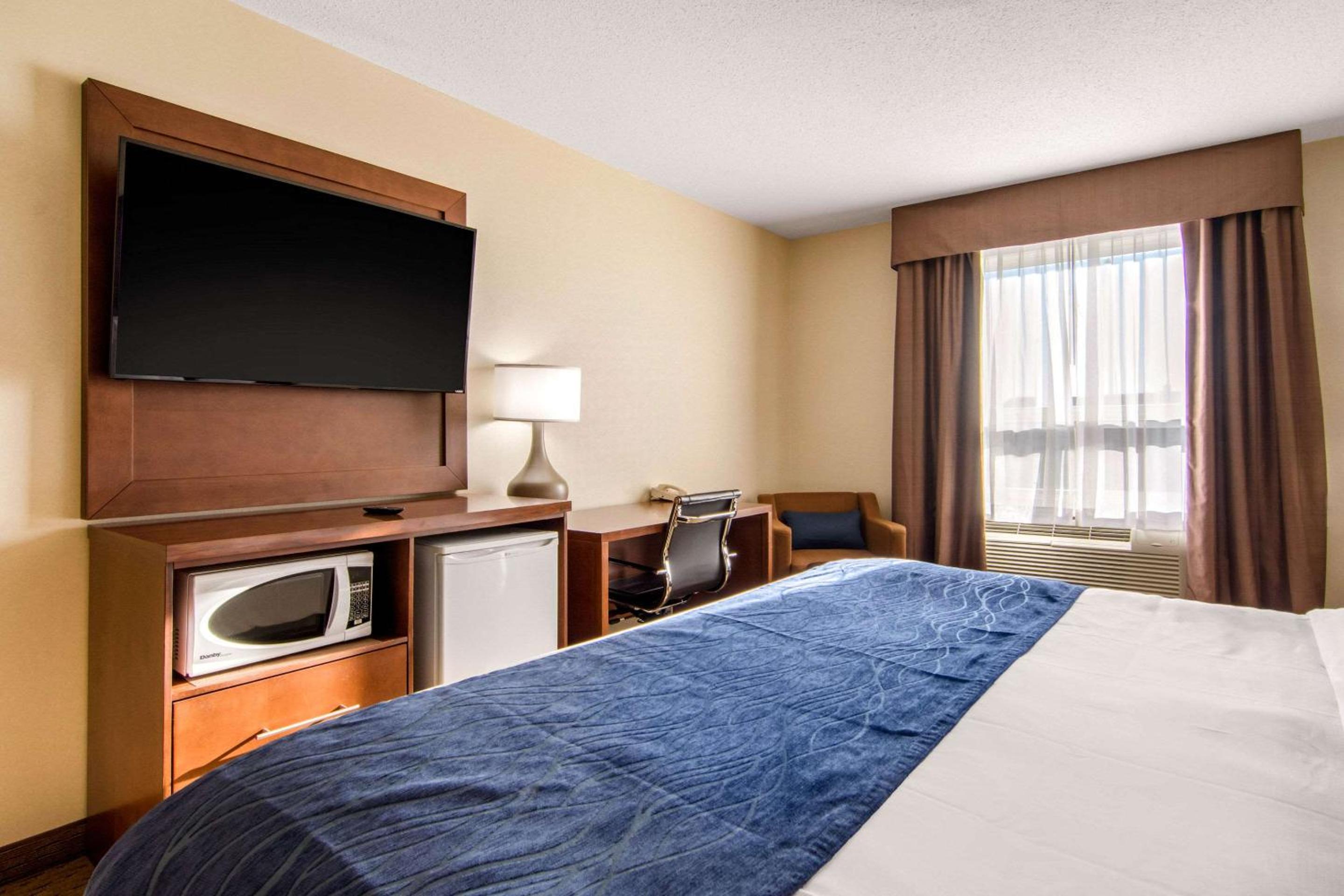 King Room - Non-Smoking - Photo 1
