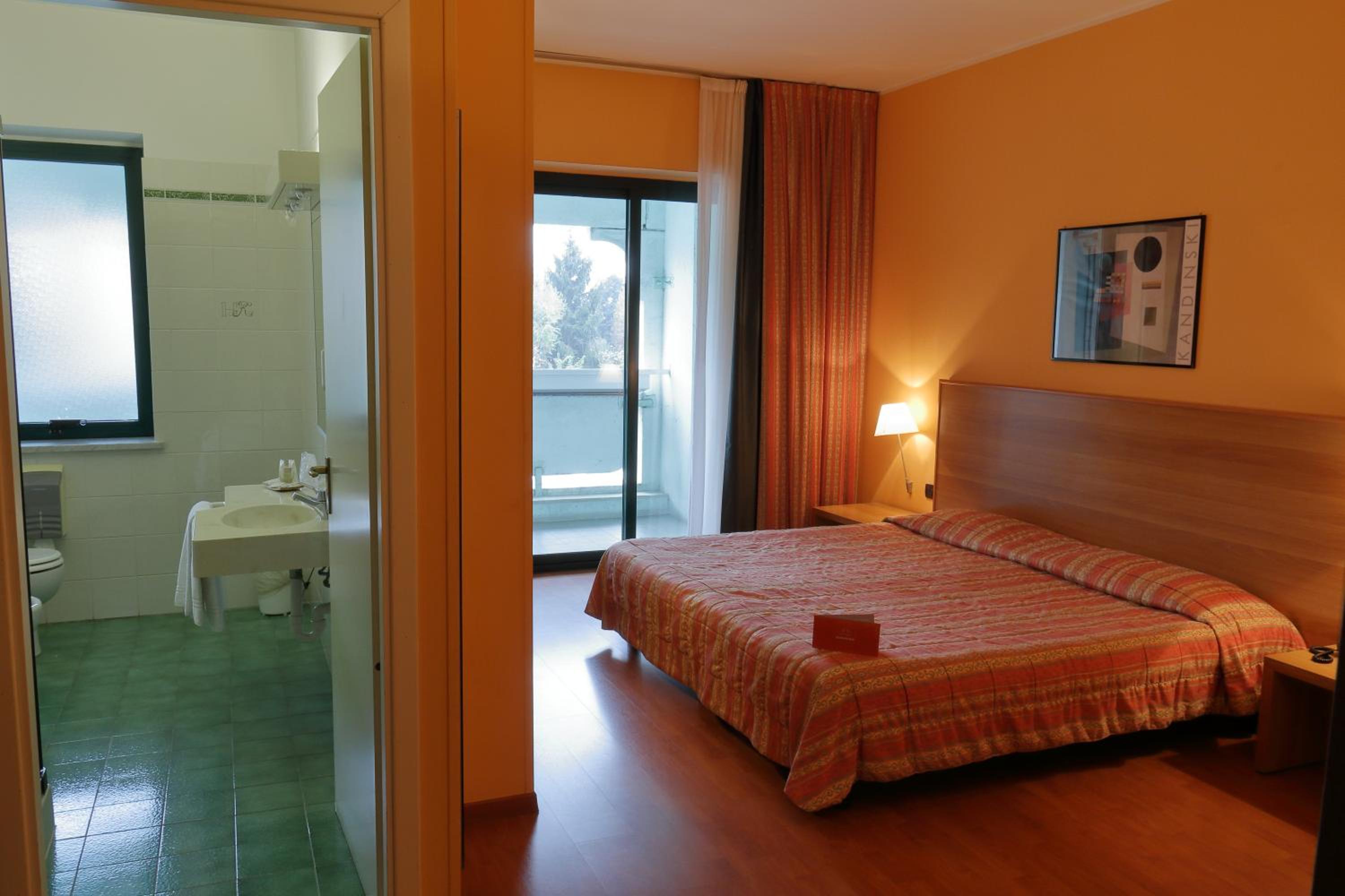 Large Double Room - Photo 13