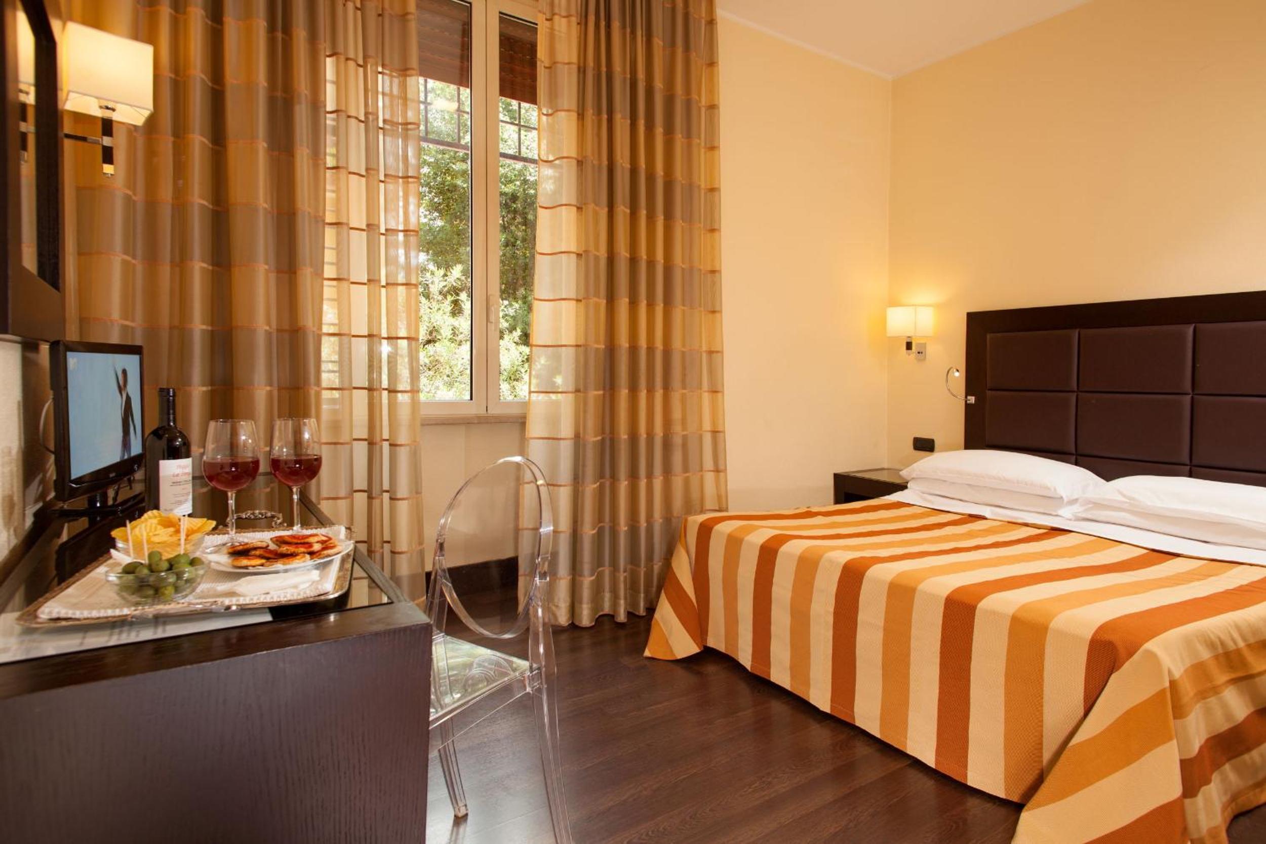 Double Room with Free Bottle of Prosecco photo 1
