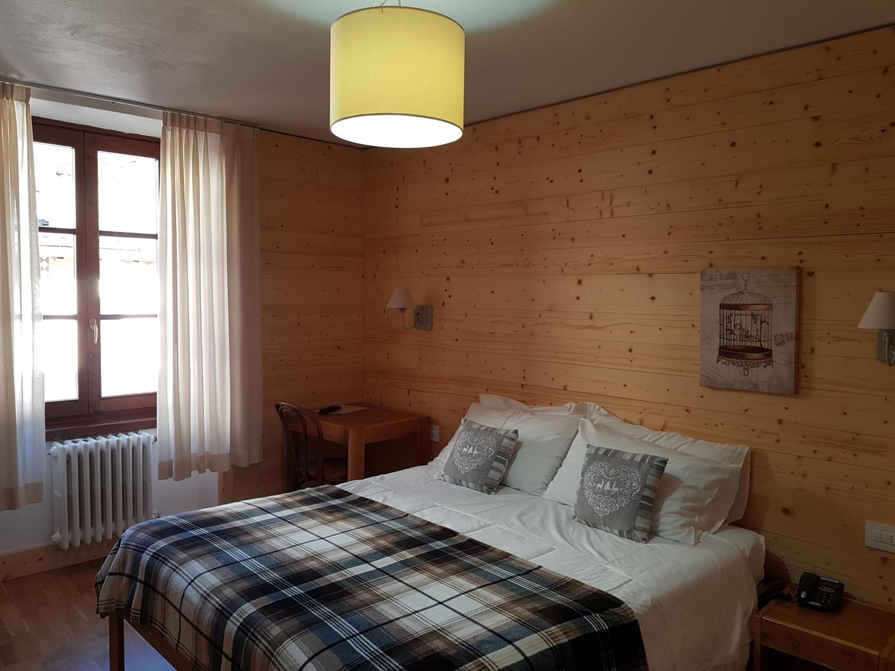 Family Room (2 Adults + 2 Children)