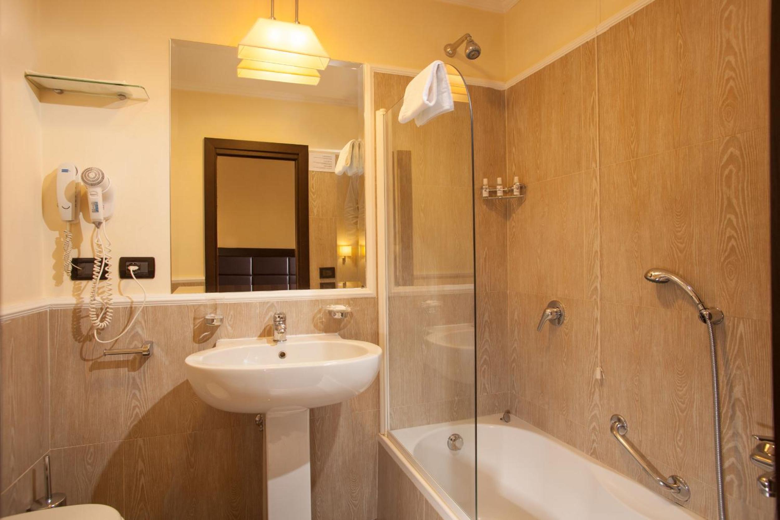 Superior Triple Room photo 3