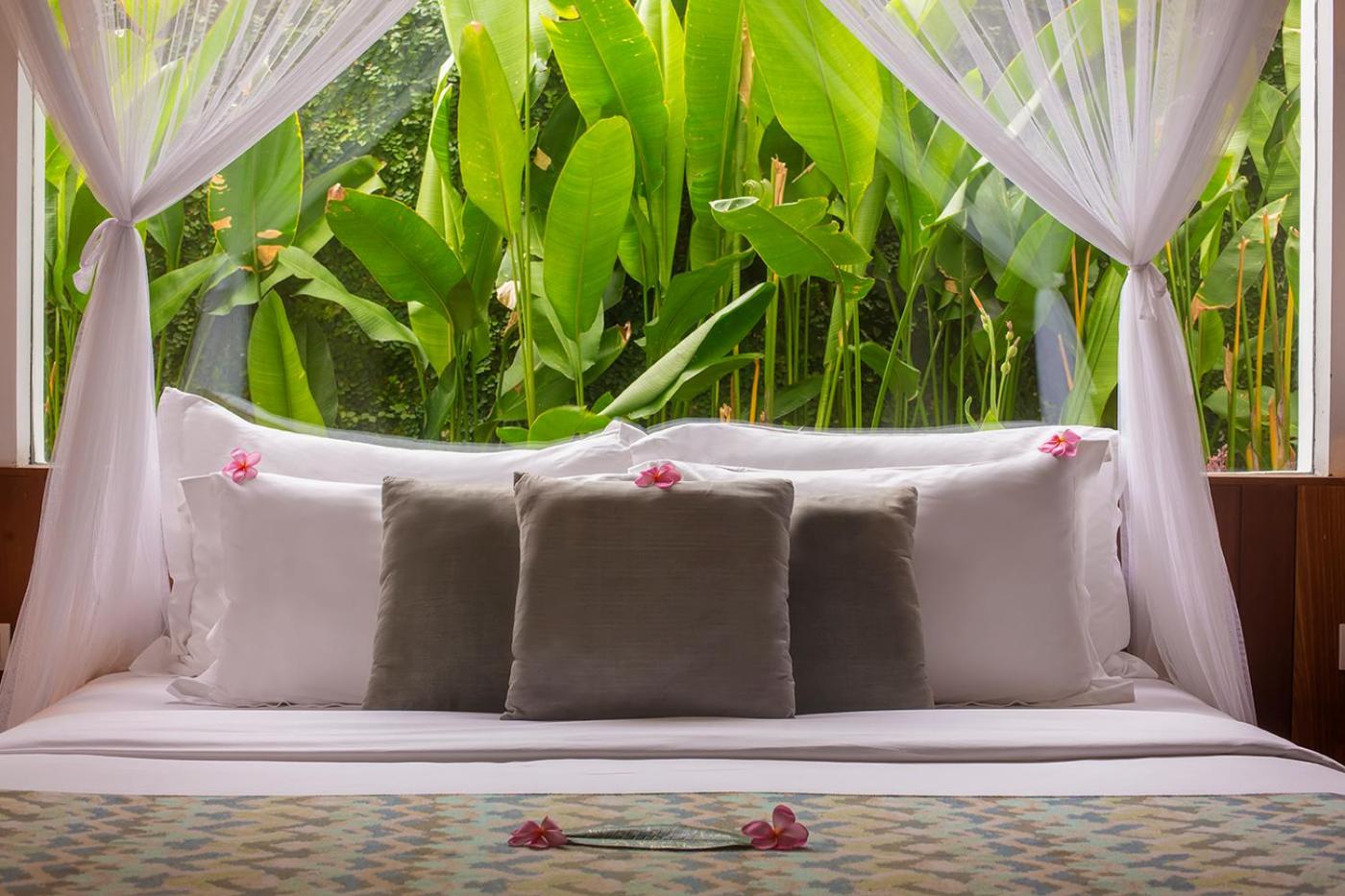 Santai Suite with Garden View