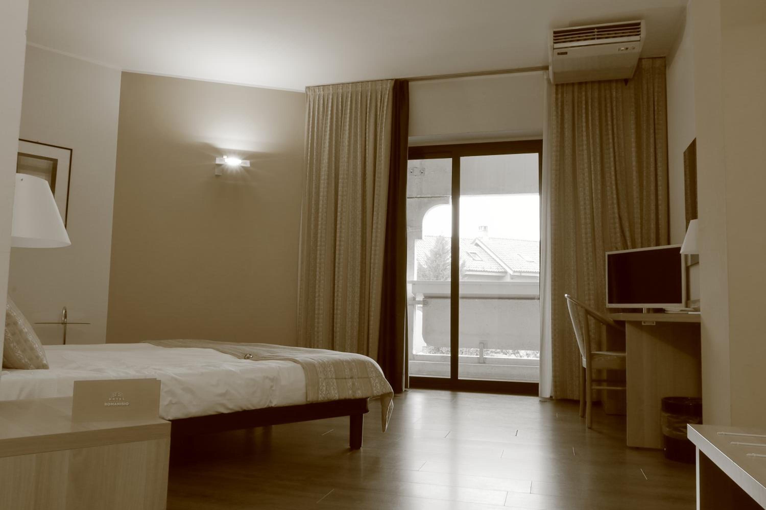 Large Double Room - Photo 9