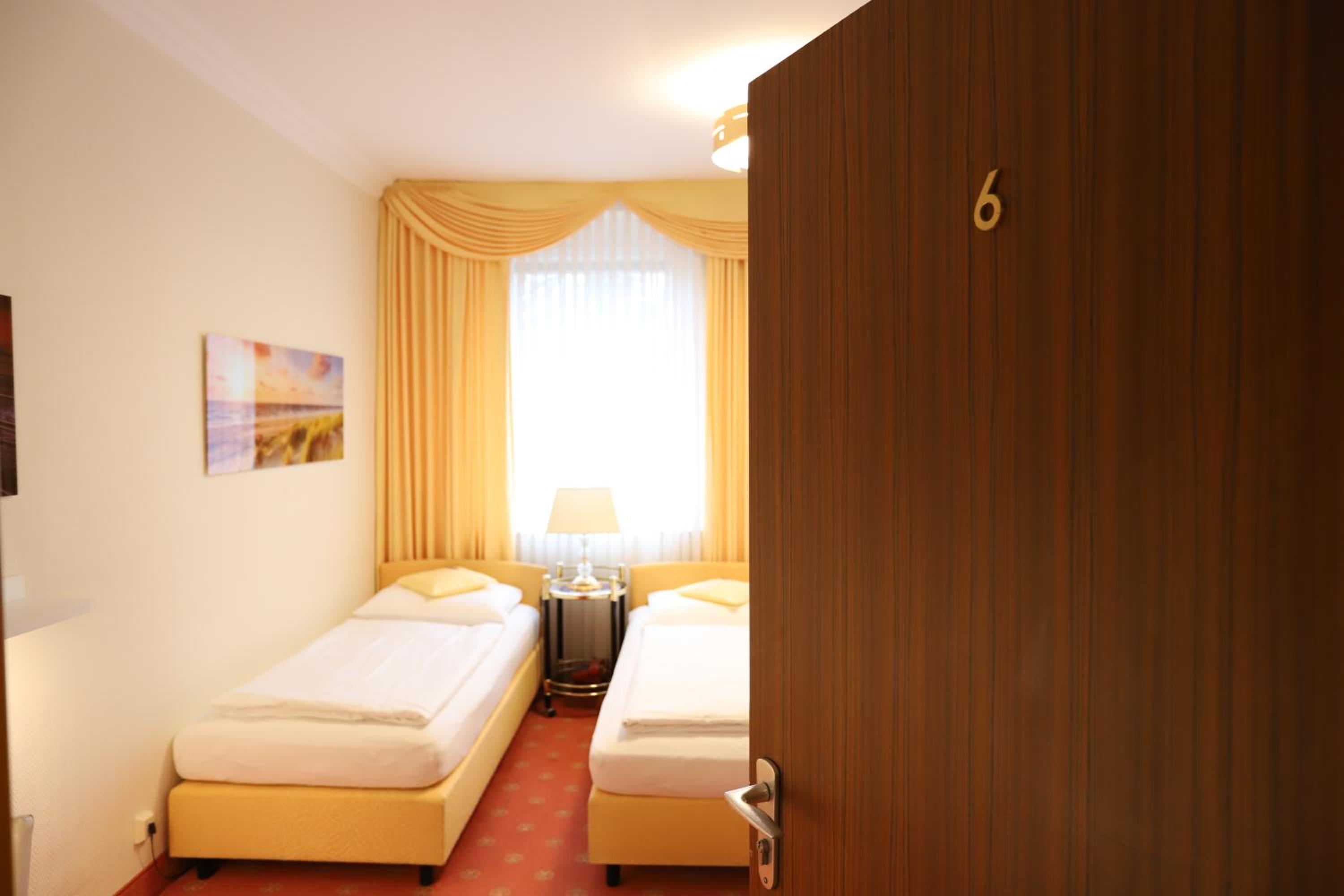 Double Room - Photo 8