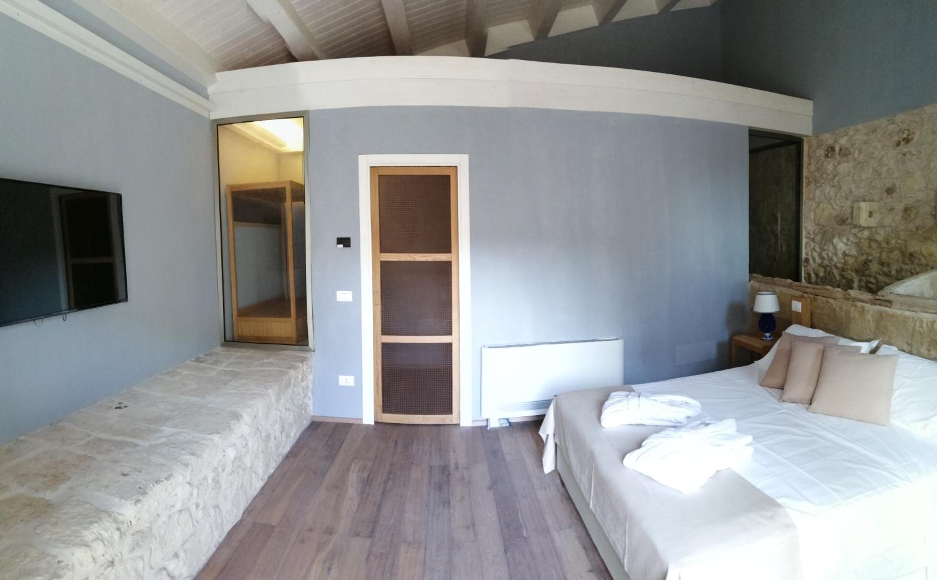 Deluxe Double Room photo 3