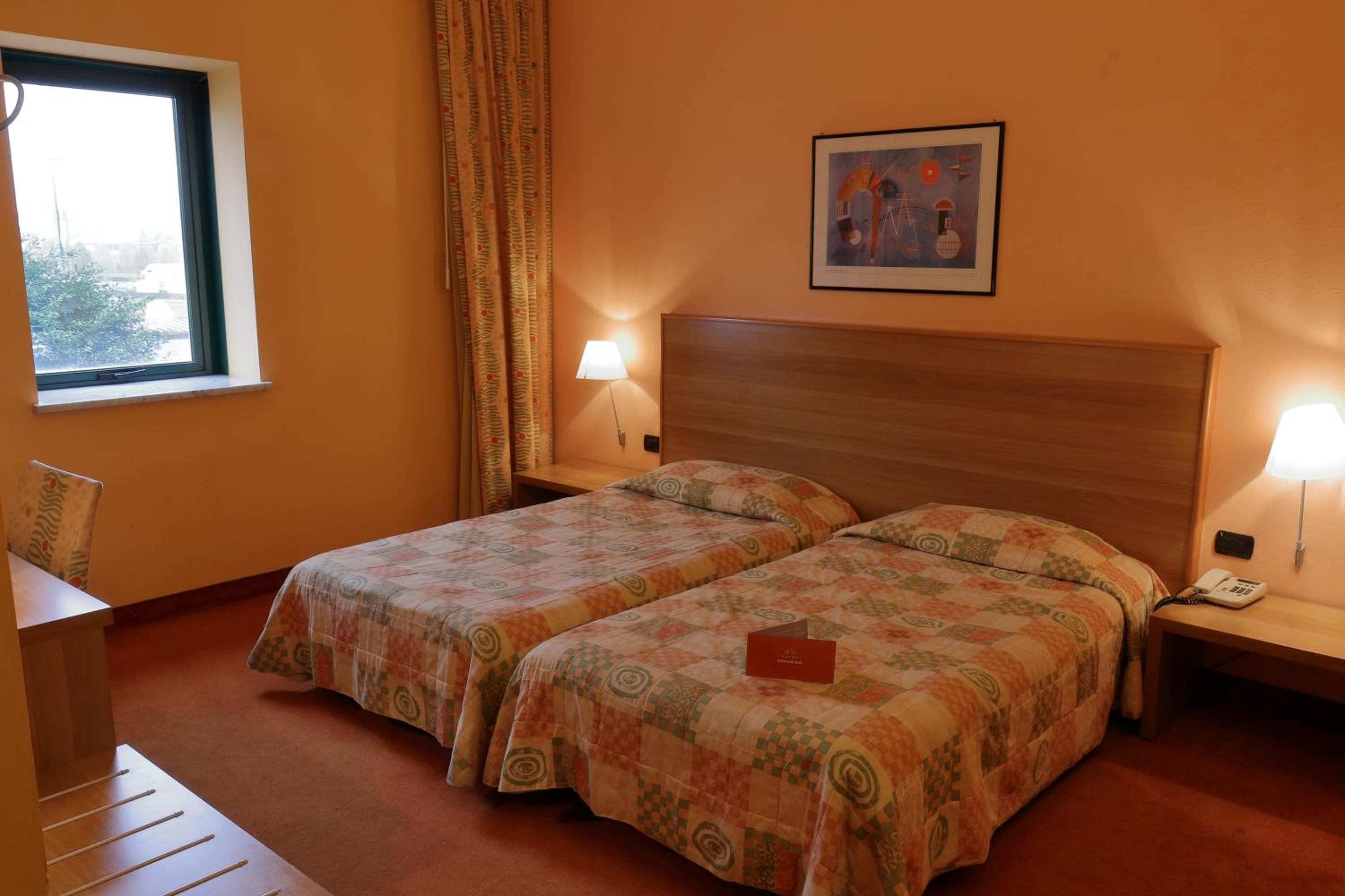 Standard Double or Twin Room - Photo 3
