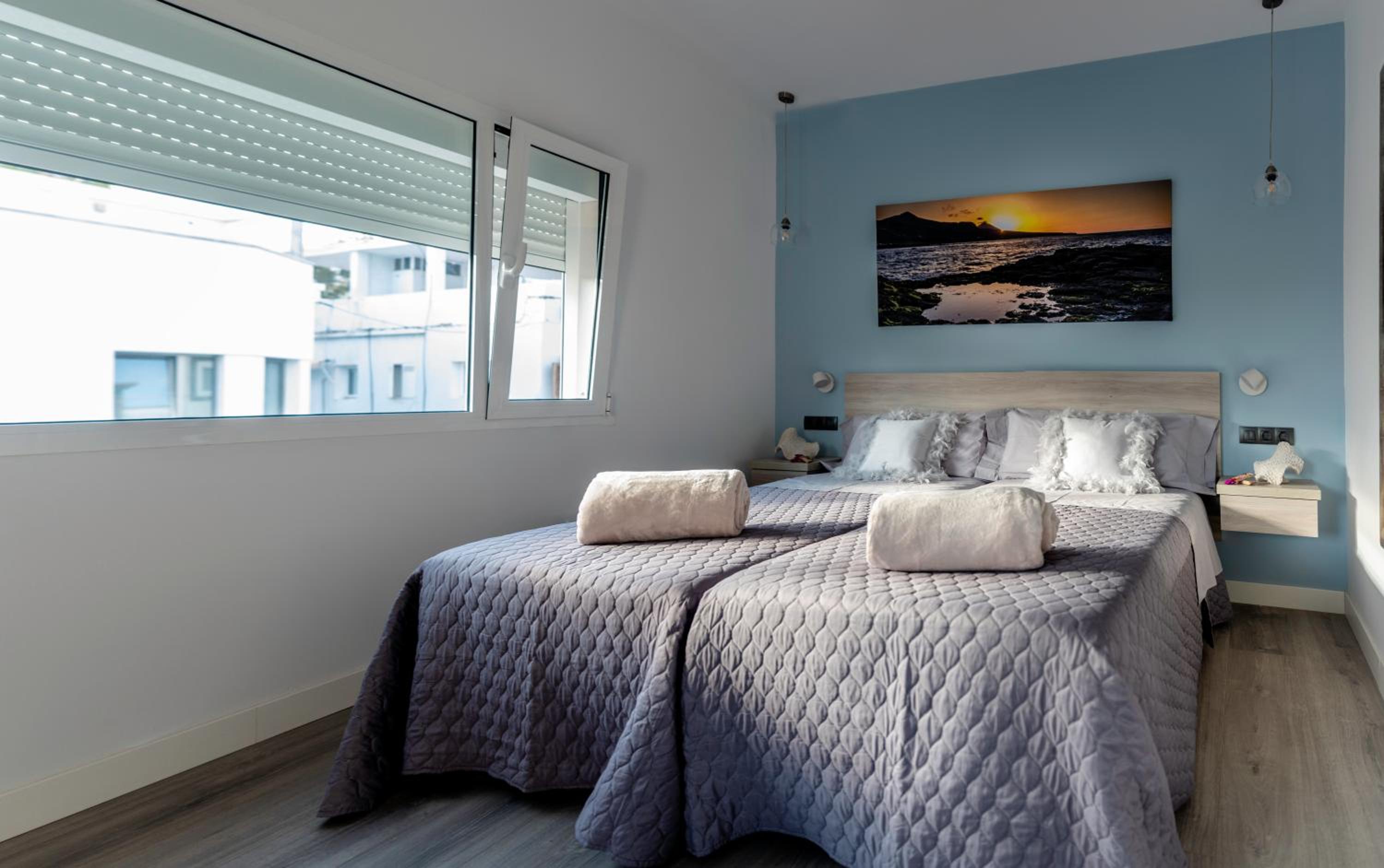 Deluxe Double Room with Balcony thumbnail 5