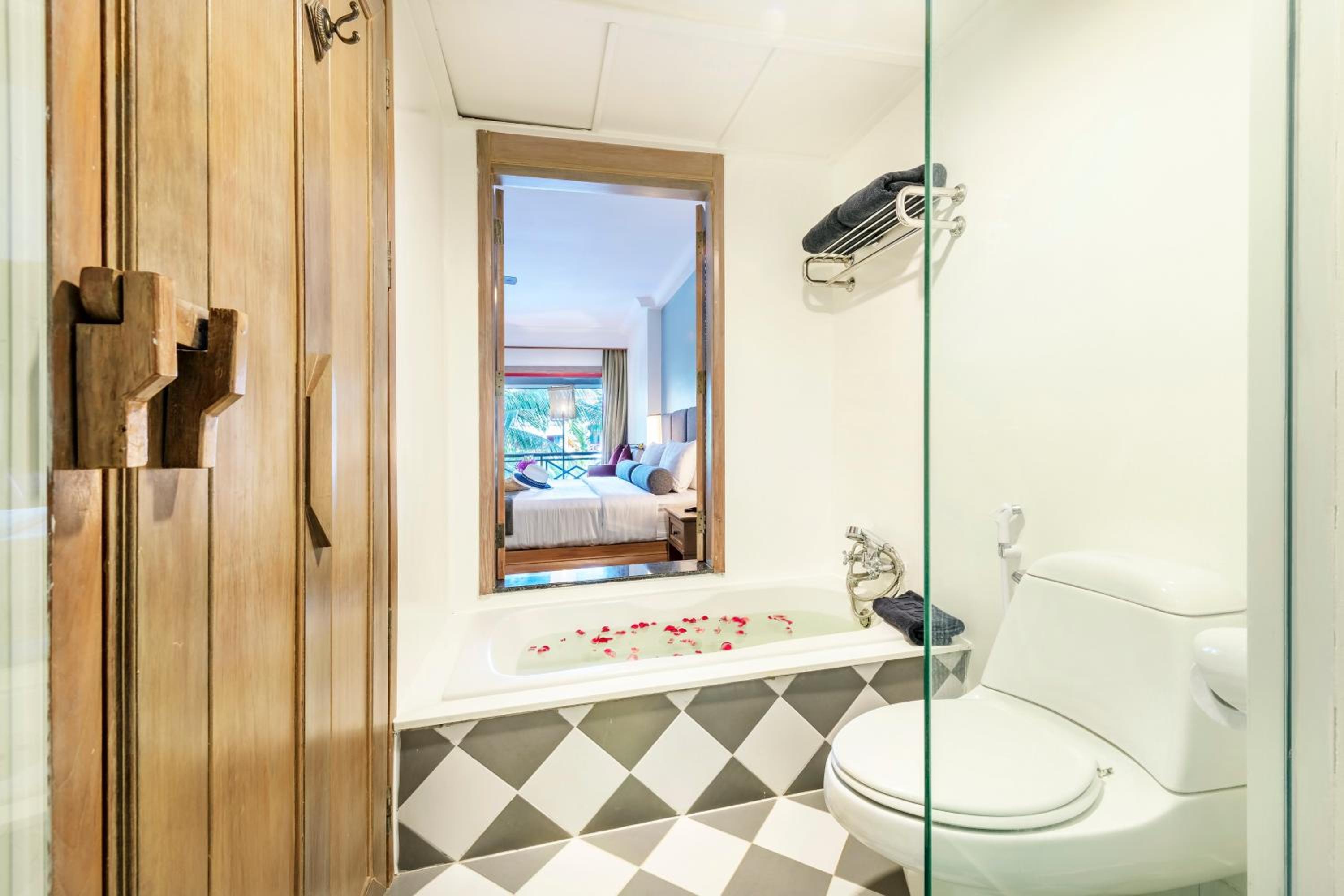 Deluxe Double or Twin Room - Photo 23