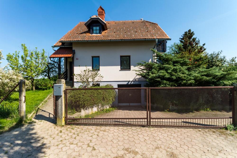 Two-Bedroom House - Photo 4