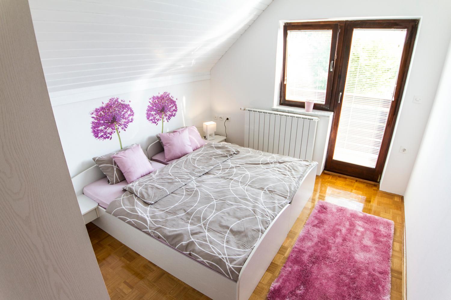 Two-Bedroom House - Photo 9