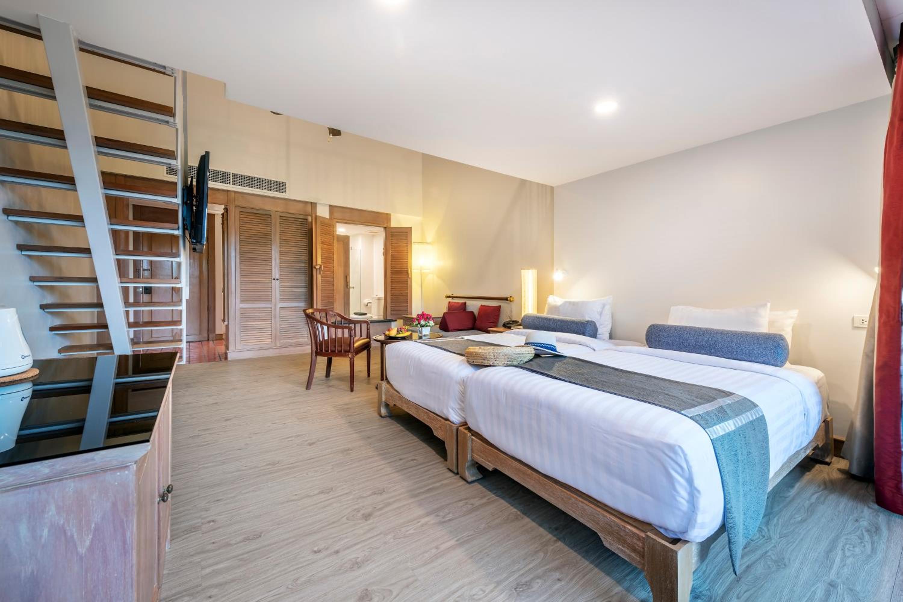 Duplex Suite - Photo 22