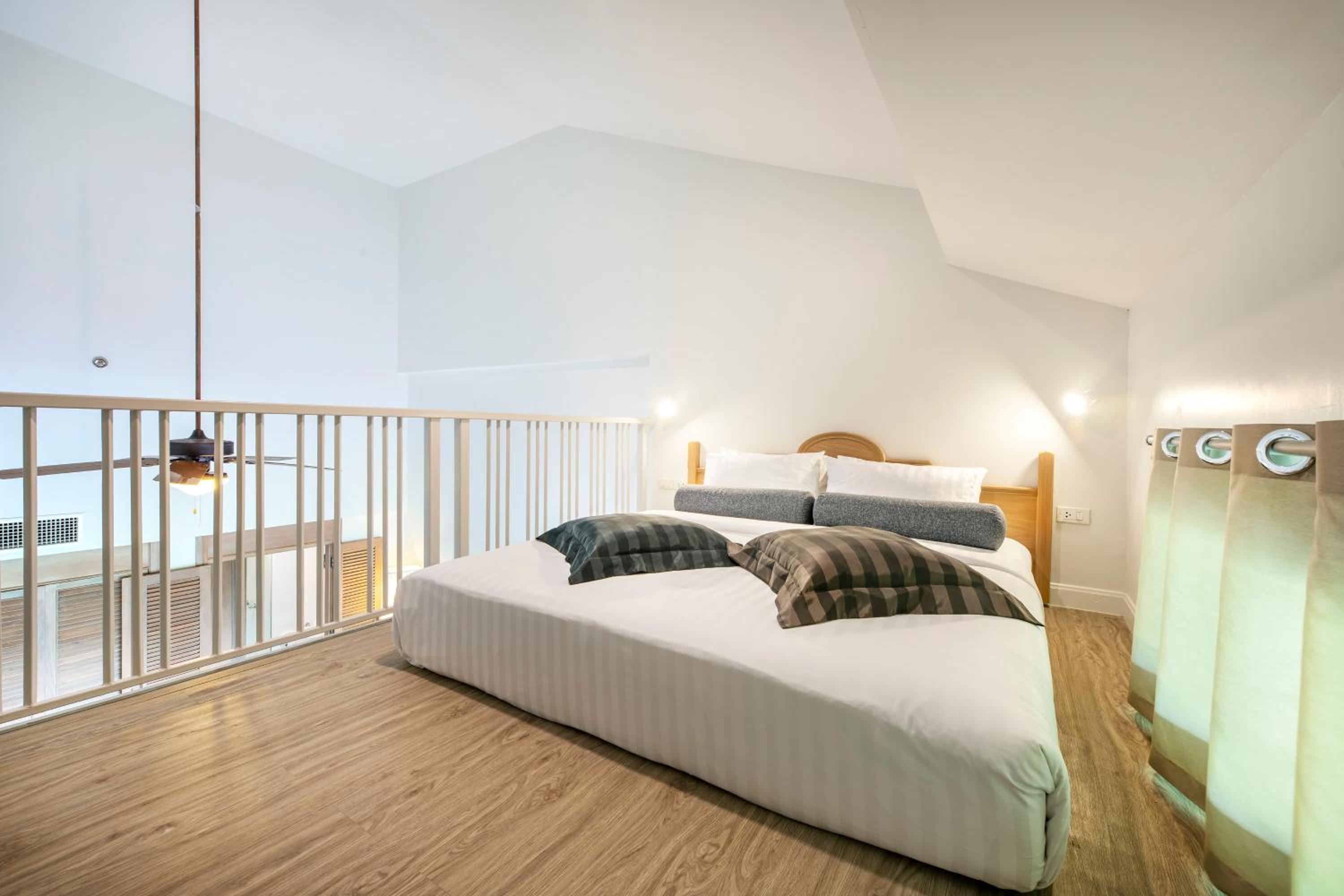 Duplex Suite - Photo 11