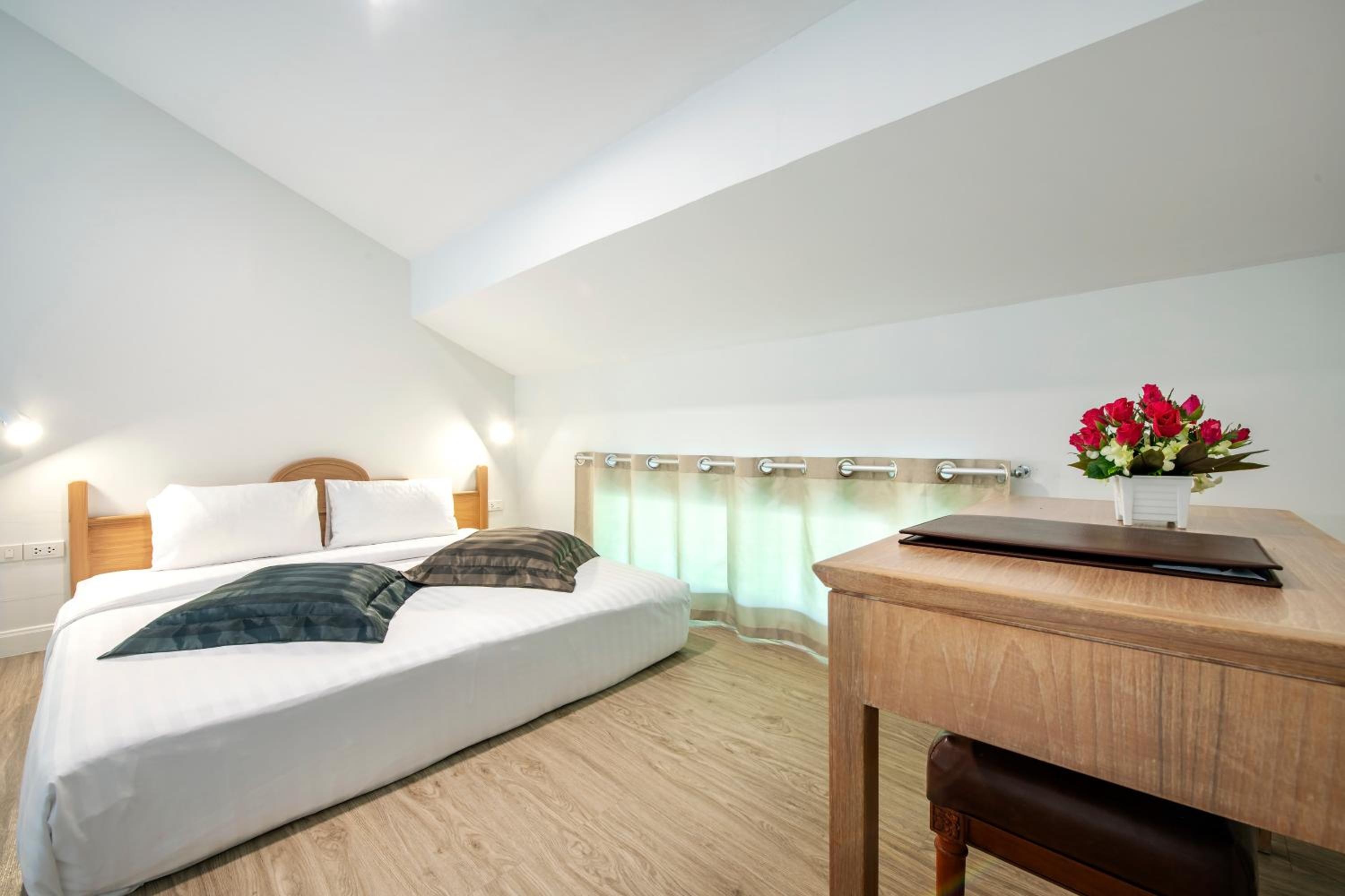 Duplex Suite - Photo 9