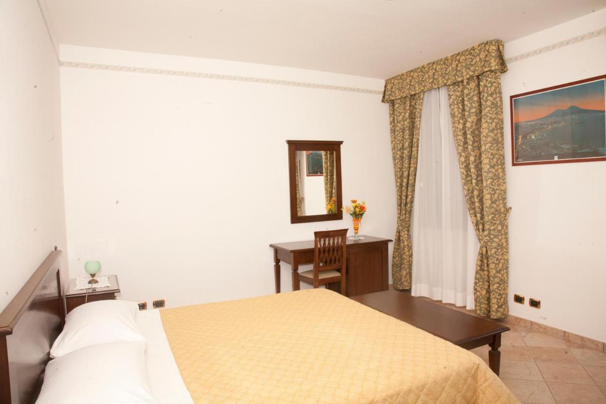 Double Room with Balcony photo 2
